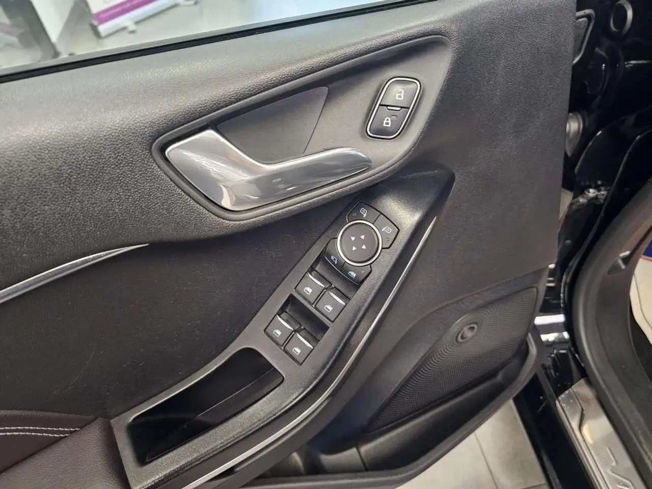 Ford Fiesta 5 portes — photo 31