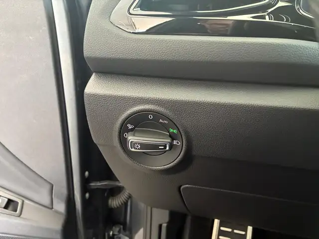 Volkswagen T-Roc view 10