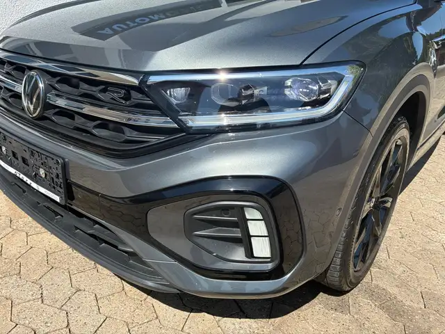 Volkswagen T-Roc view 3