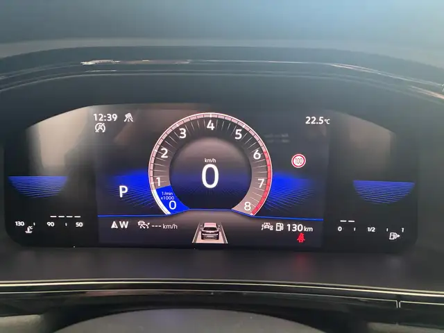 Volkswagen T-Roc view 11