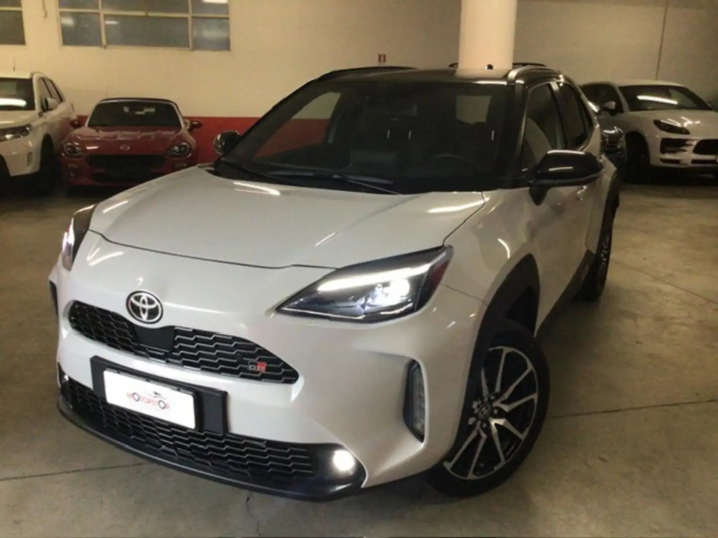 Toyota Yaris Cross 1.5 Hybrid E-CVT 116cv GR SPORT Bianco - 1
