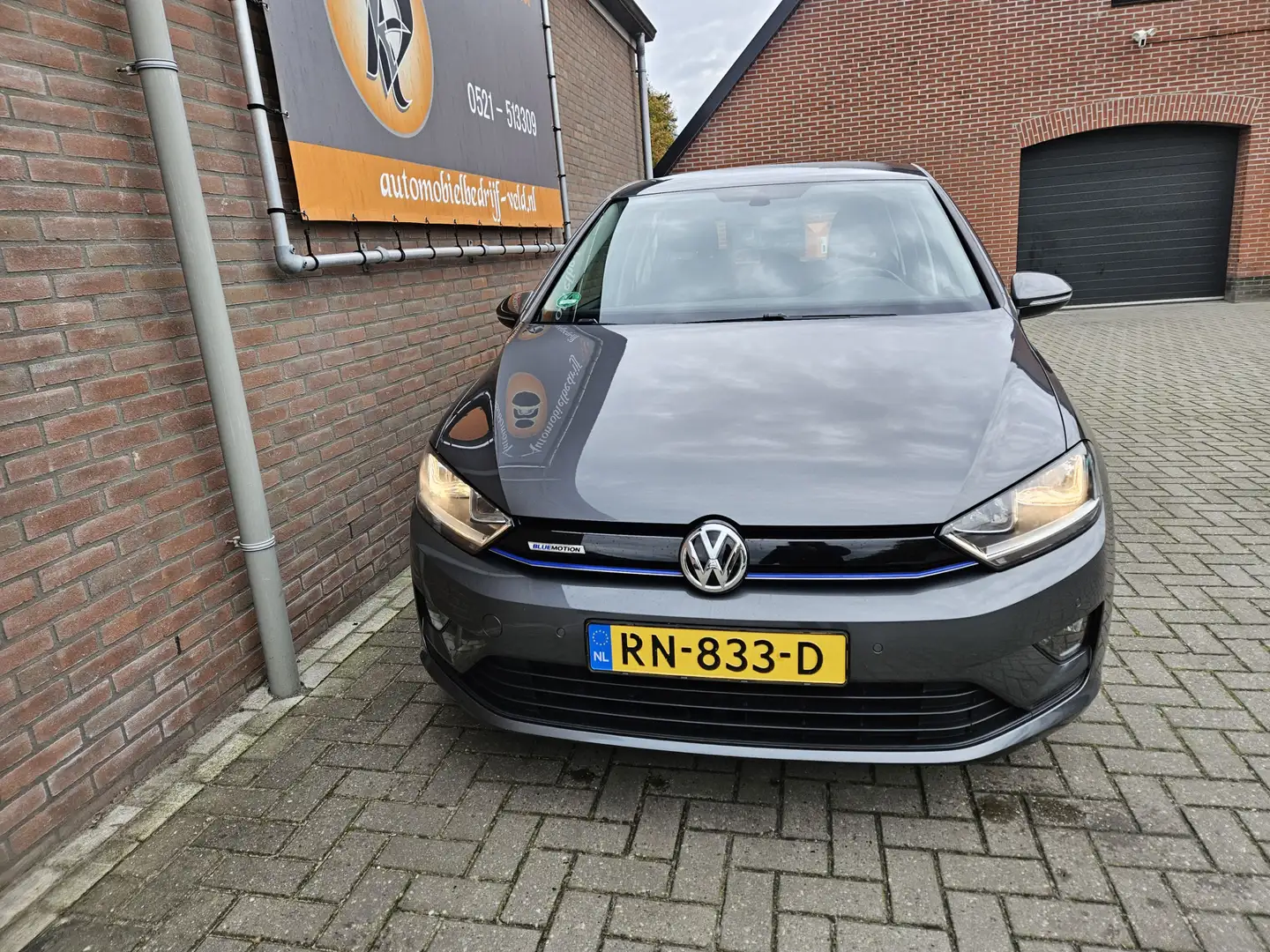Volkswagen Golf Sportsvan 1.0 TSI Comfortline Gris - 2