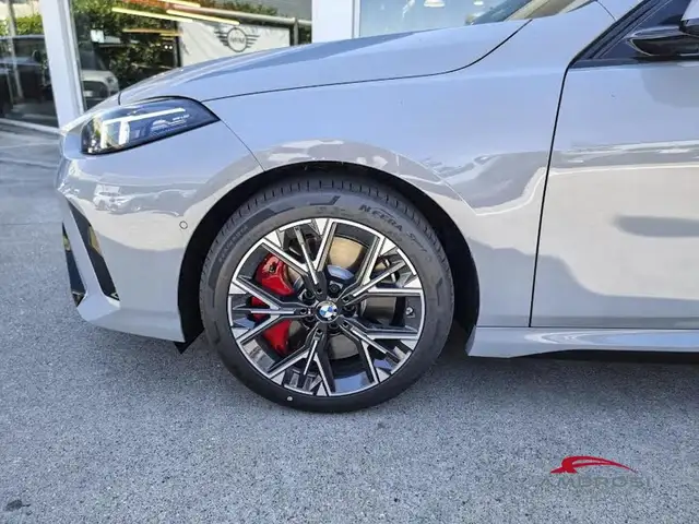 BMW 1 Series view 11