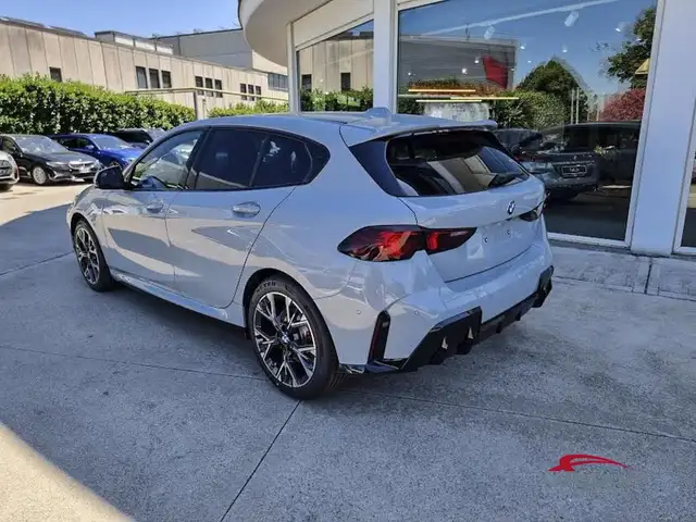 BMW 1 Series view 4