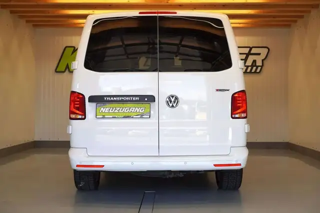 Volkswagen Transporter view 5