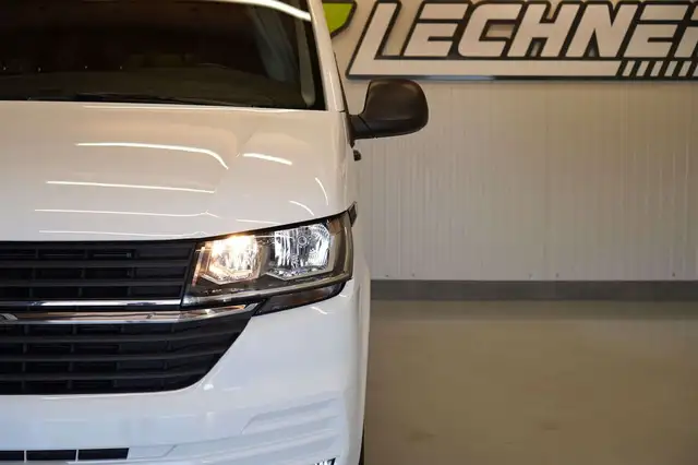 Volkswagen Transporter view 11