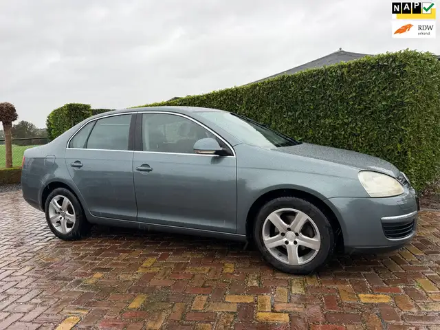 Volkswagen Jetta 2.0 FSI Comfortline Airco & Trekhaak & Nieuwe APK