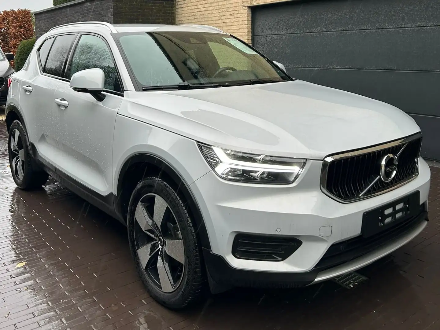 Volvo XC40 XC40 T3 Geartronic Momentum Gris - 2