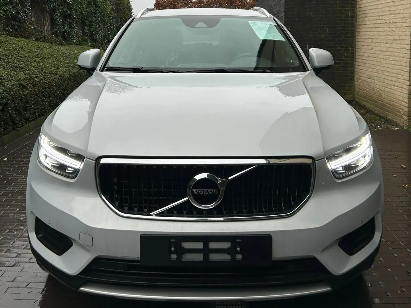 Volvo XC40 XC40 T3 Geartronic Momentum Gris - 1