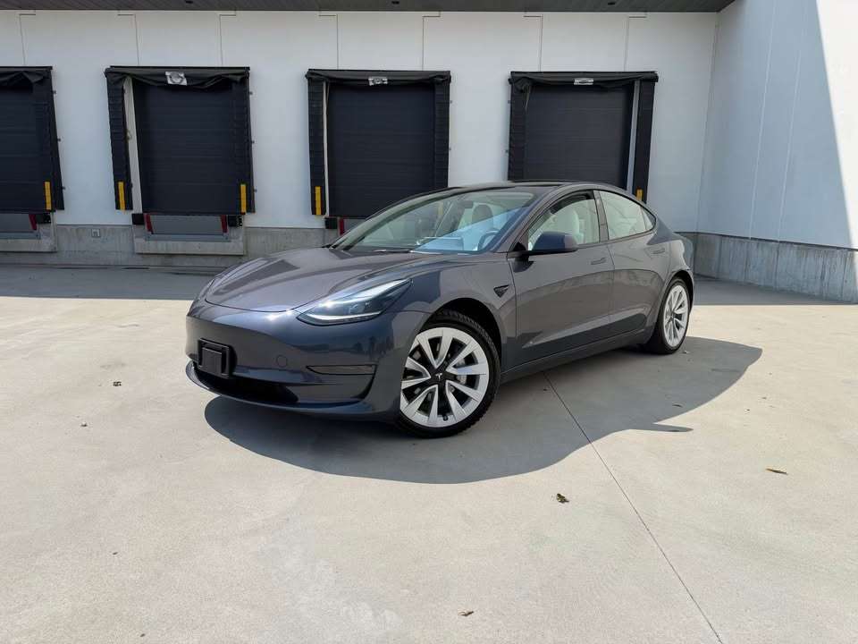 2023 Tesla Model 3 SR+ CLEAN TITLE LOCAL BC VEHICLE WHITE INTERIOR