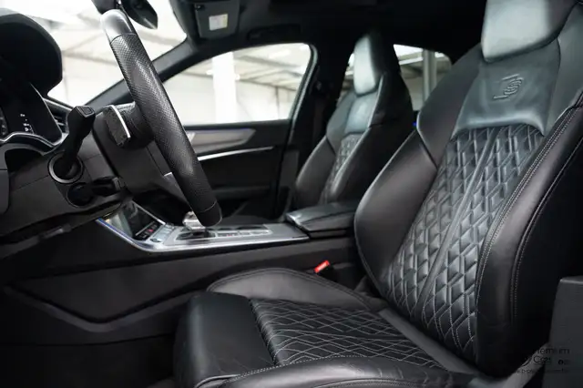 Audi A6 view 10