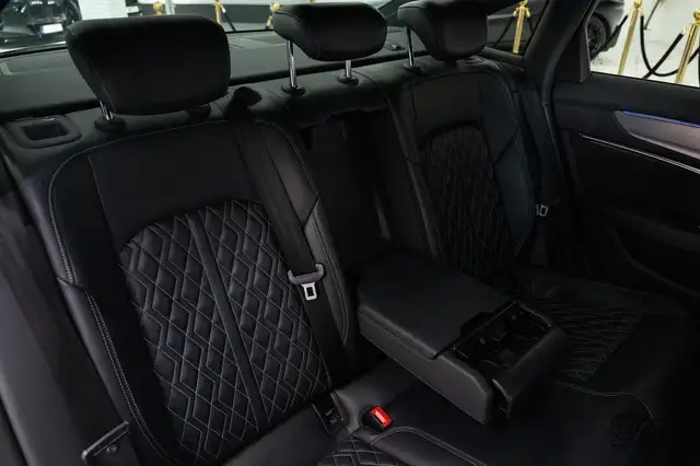 Audi A6 view 26