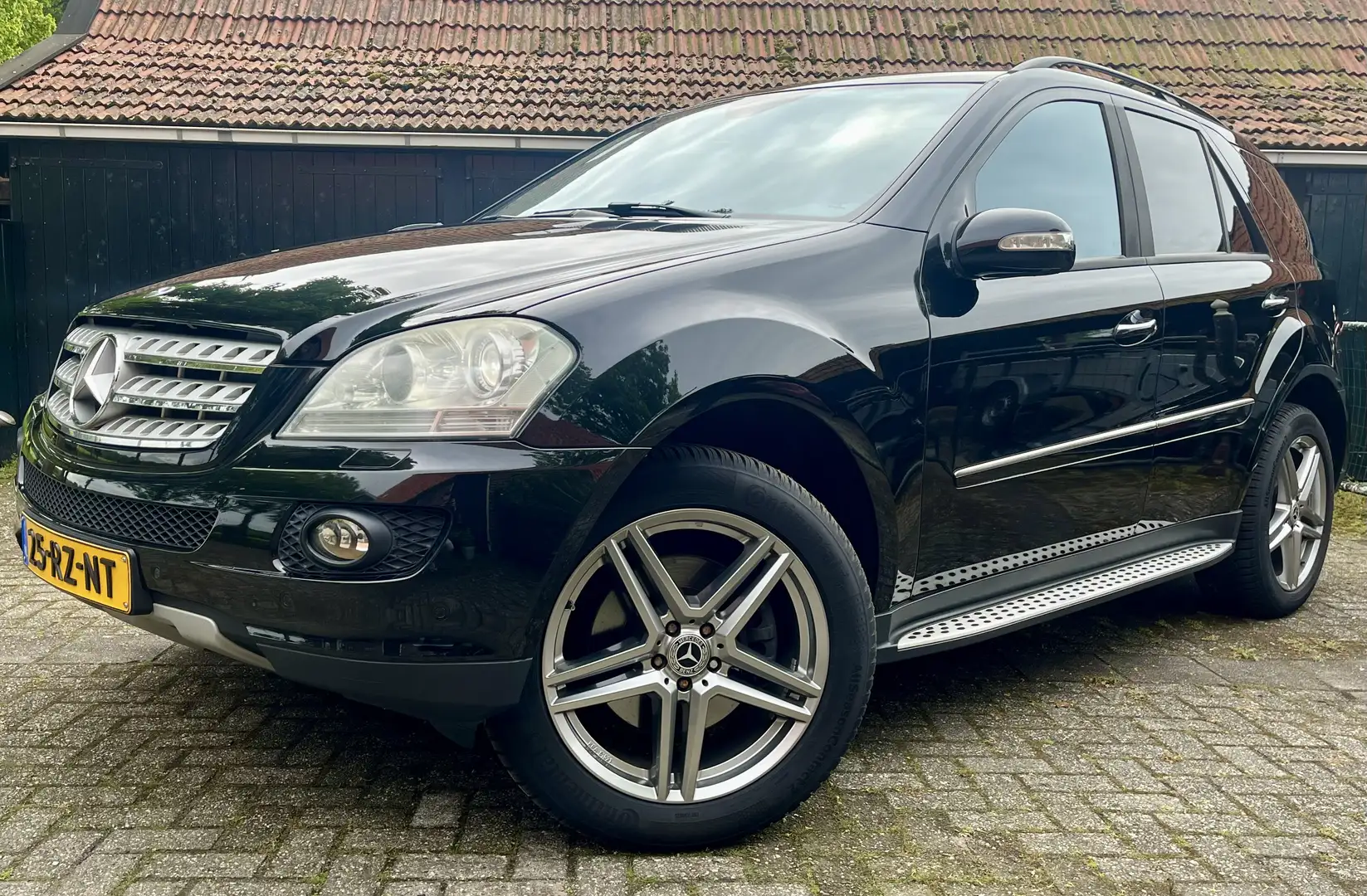 Mercedes-Benz ML 500 V8, Trekhaak, Panoramadak, Youngtimer Schwarz - 1