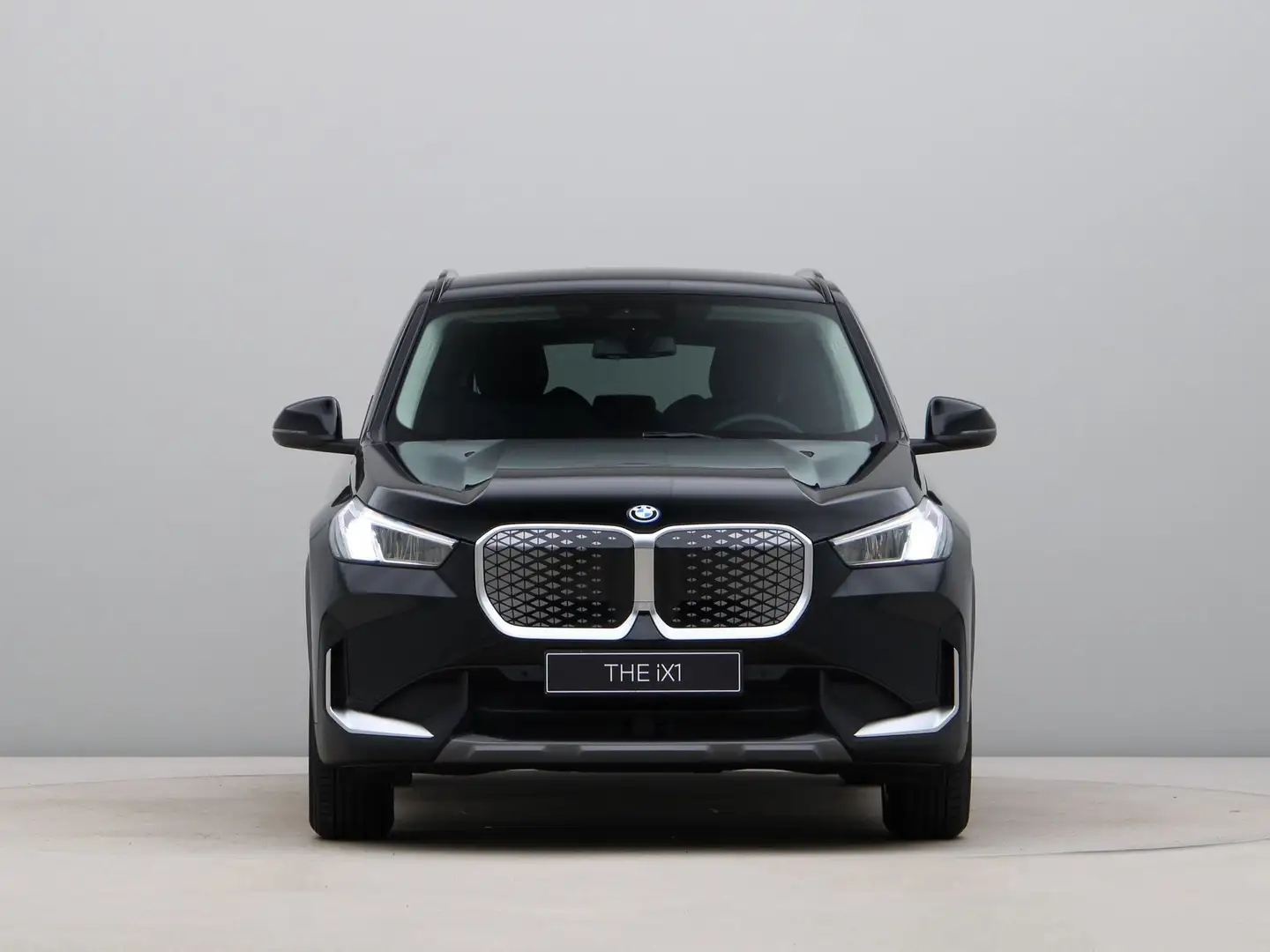 BMW iX1 eDrive20 Schwarz - 2