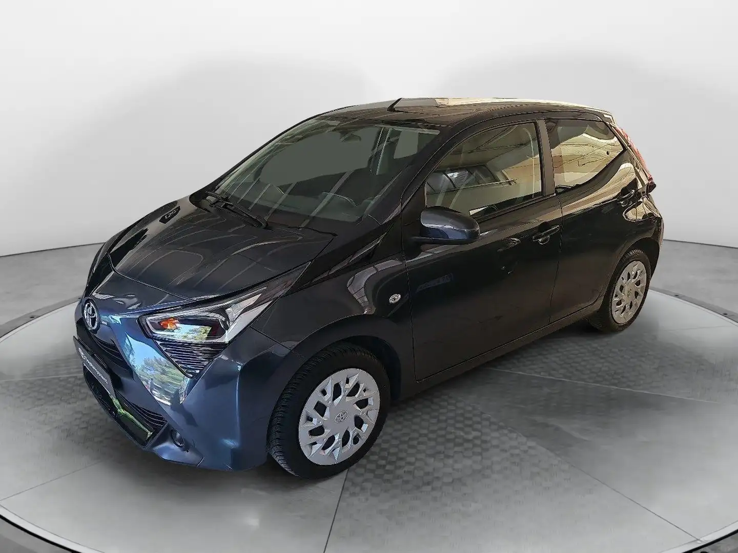 Toyota Aygo 1.0 VVT-i 72 CV 5 porte x-cool - 1