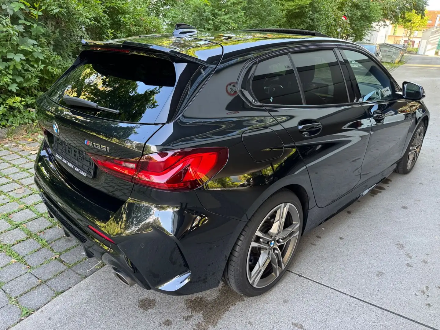 BMW 135 1 Lim. M135 i xDrive,LED,HeadUpPanoramaParkassis Чёрный - 1