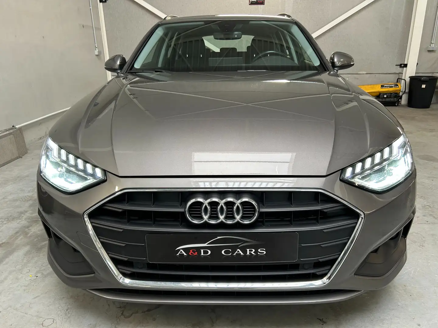 Audi A4 Avant 30 TDi S-tronic / AUTOMATIQUE - NAVI - CUIR Brun - 2