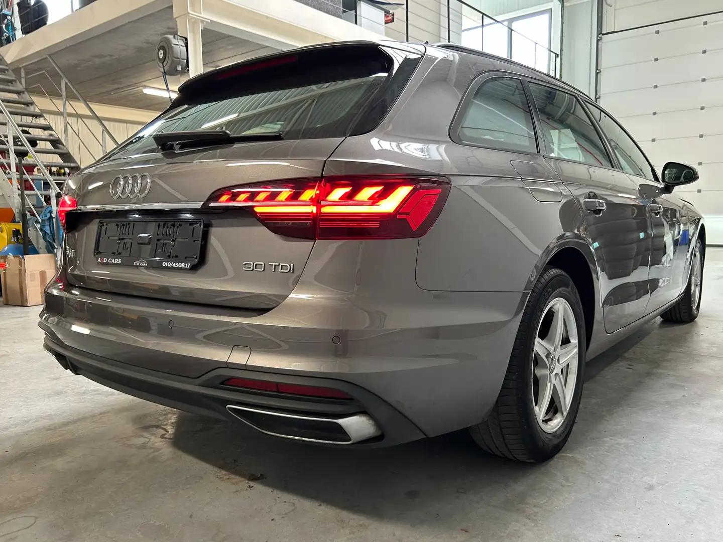 Audi A4 Avant 30 TDi S-tronic / AUTOMATIQUE - NAVI - CUIR Brun - 1
