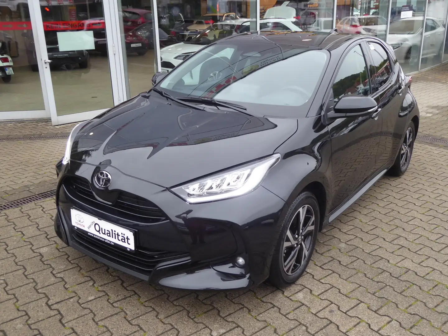 Toyota Yaris 1.5Hybrid Teamplayer+Comfort-Paket Schwarz - 1