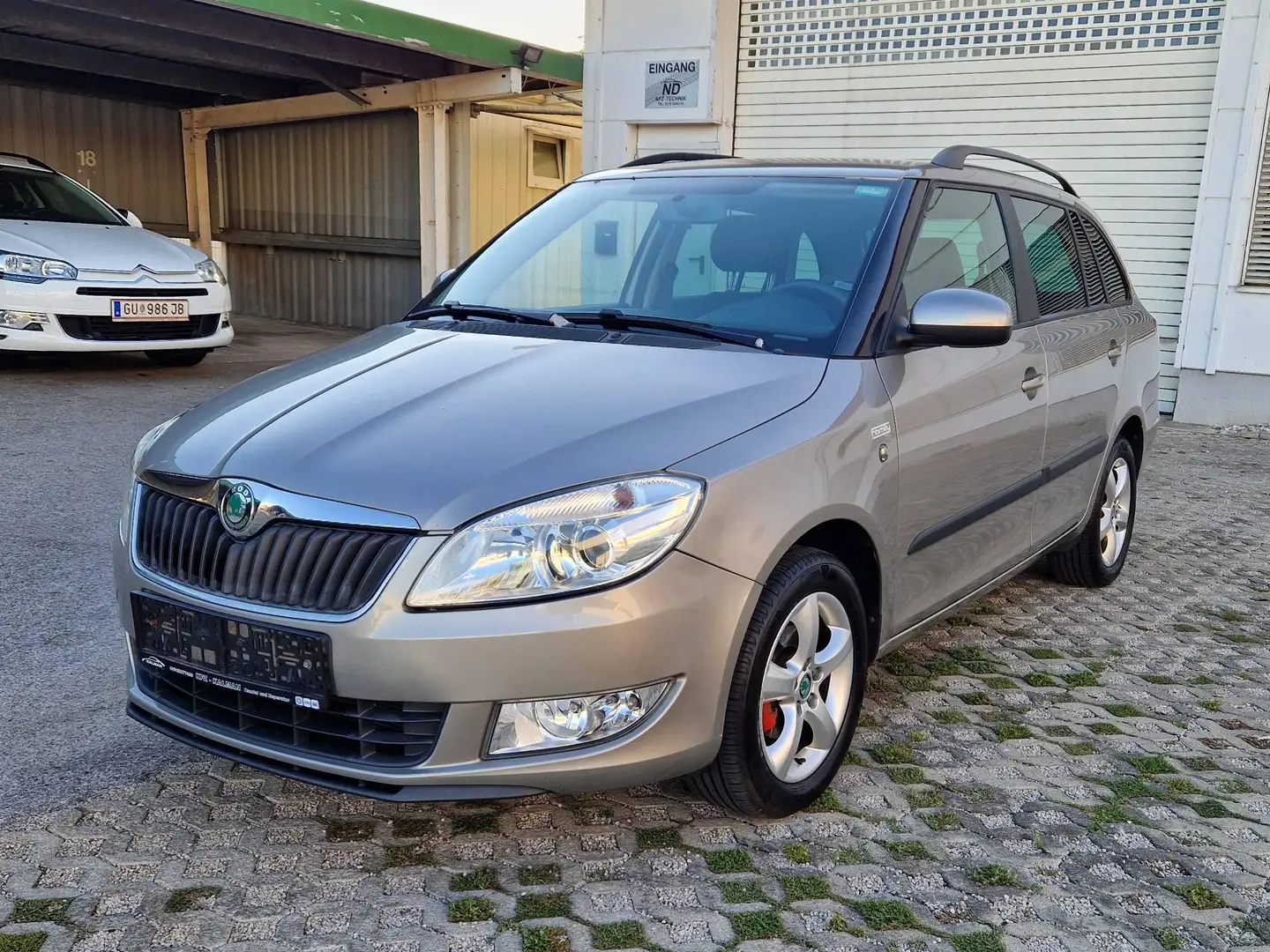 Skoda Fabia Fabia Combi Family  1,2+ Grau - 1
