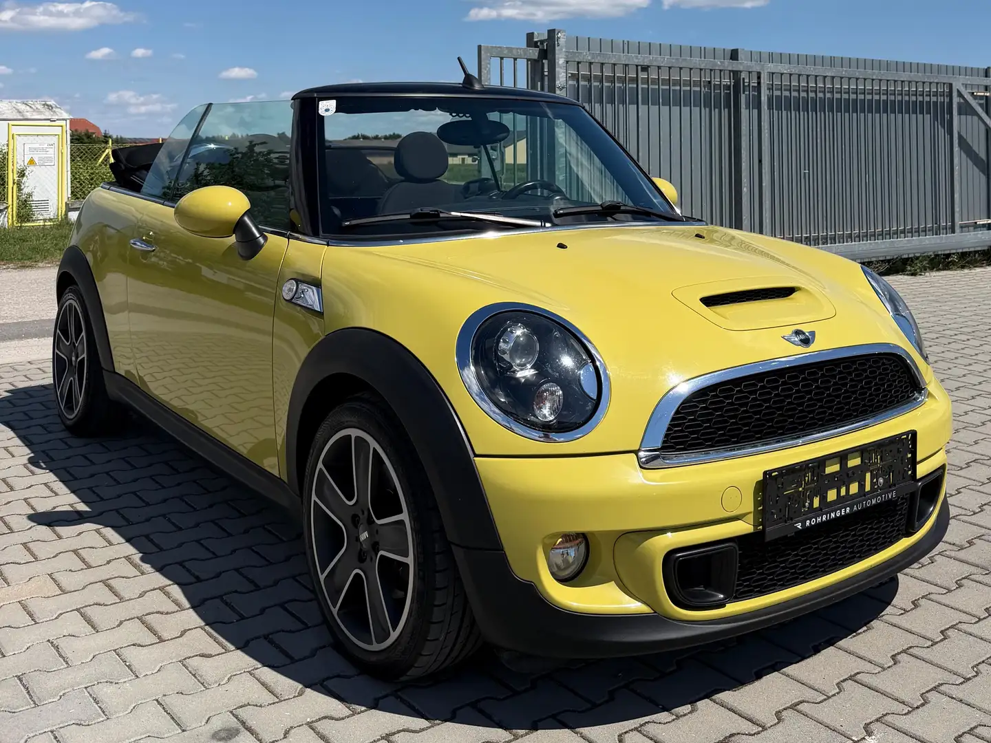 MINI Cooper S Cabrio 1,6 Gelb - 1