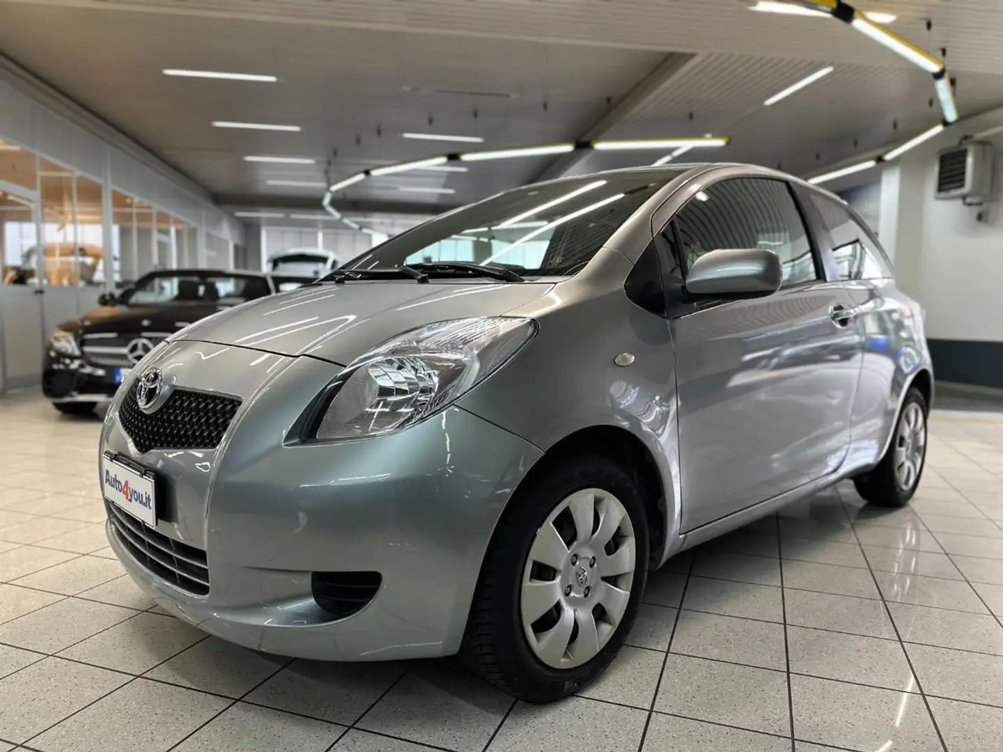 Toyota Yaris 1.0 3 porte Sol - UNI PROP-NEOPAT Silber - 2