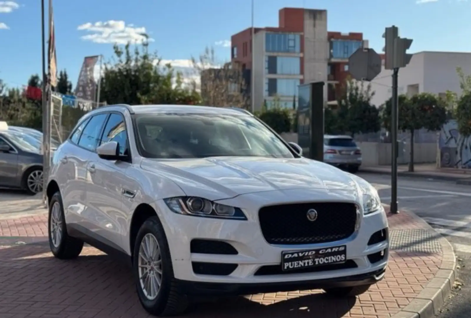 Jaguar F-Pace 2.0i4D Portfolio AWD 180 Fehér - 1