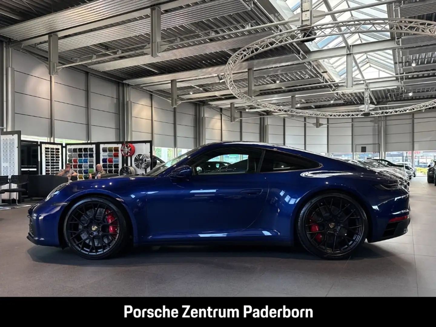Porsche 992 911 Carrera 4 GTS Burmester HA-Lenkung LED Blau - 2