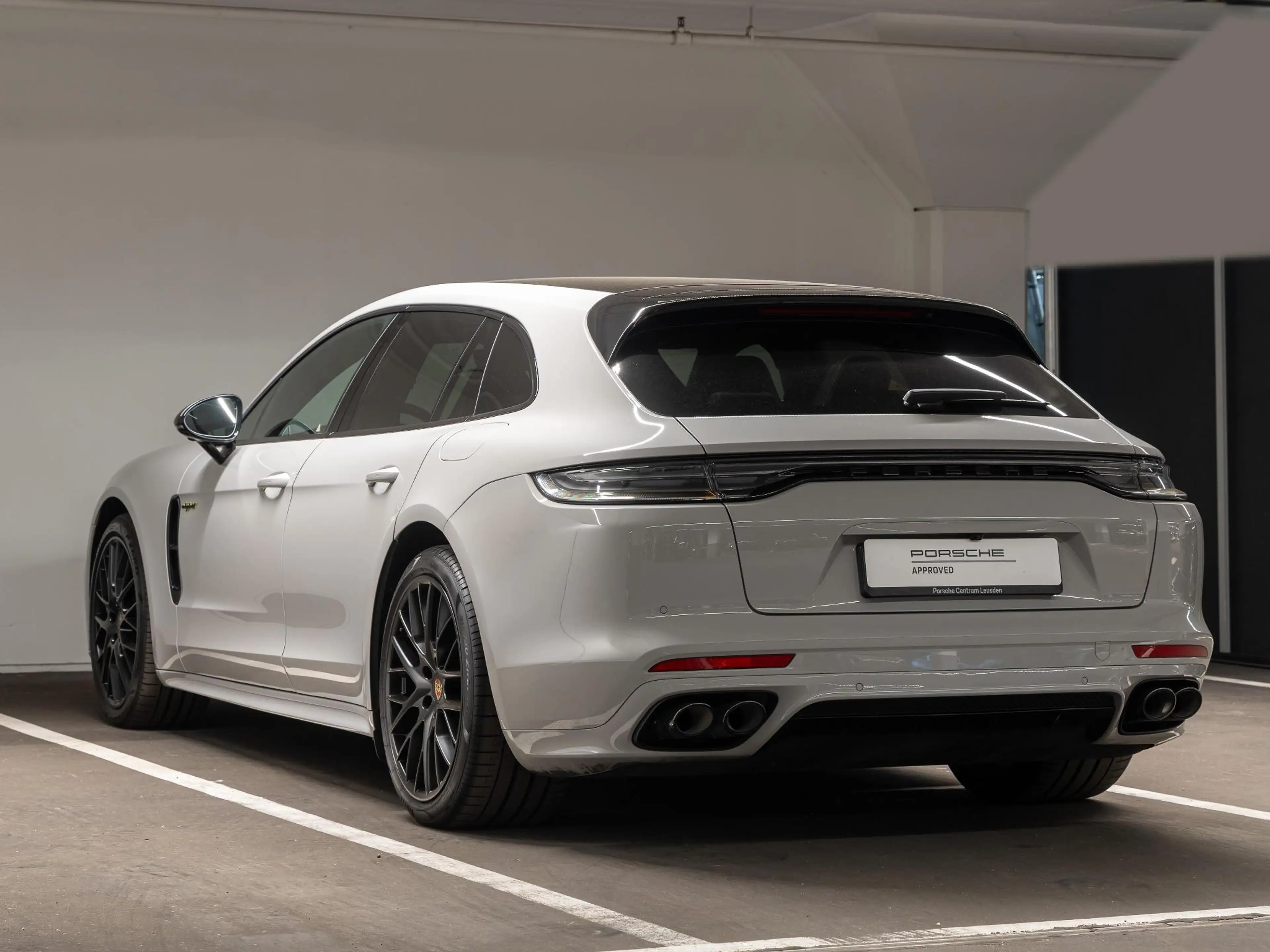 Porsche Panamera Sport Turismo 4 E-Hybrid — photo 3