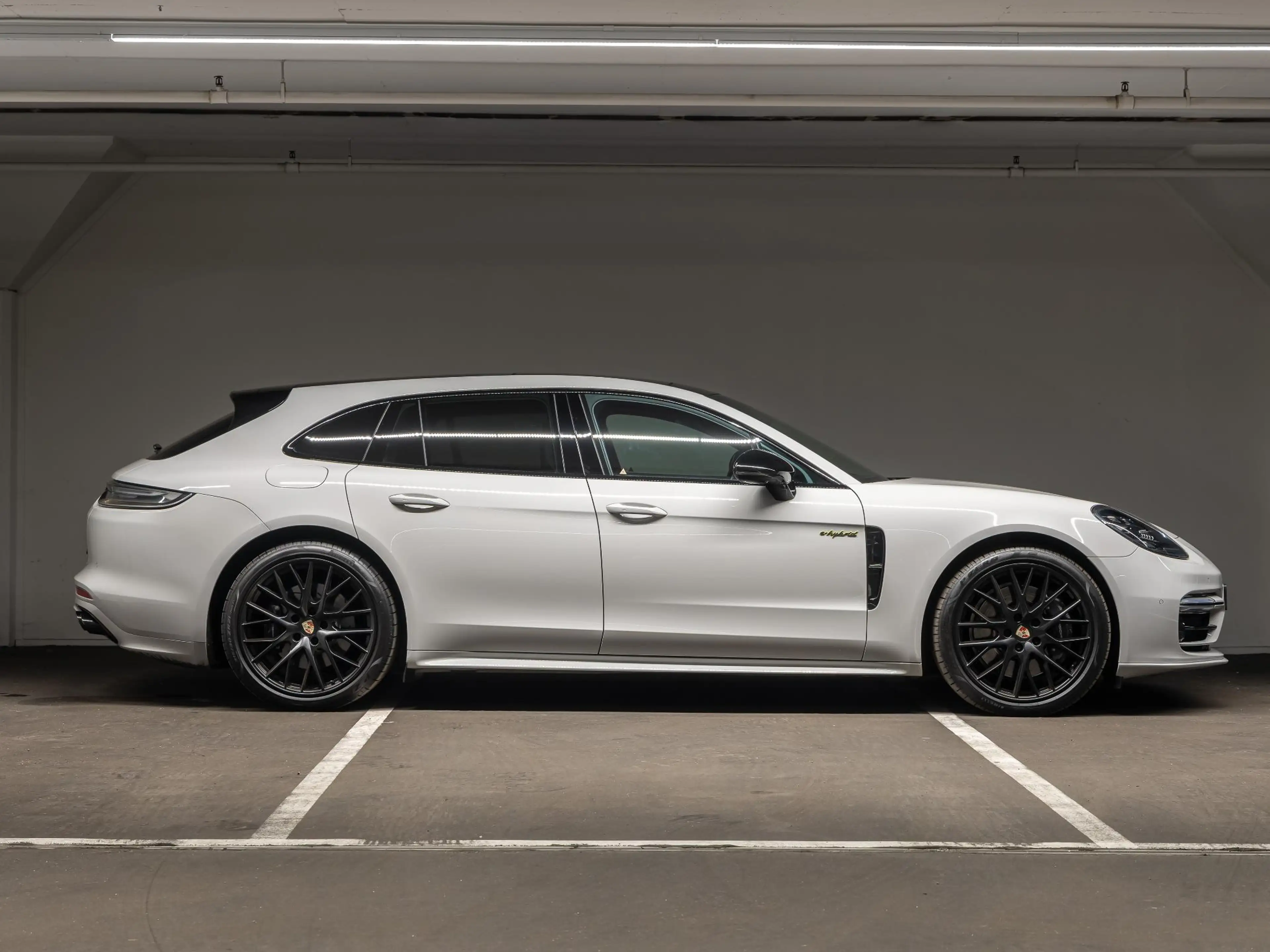 Porsche Panamera Sport Turismo 4 E-Hybrid — photo 6