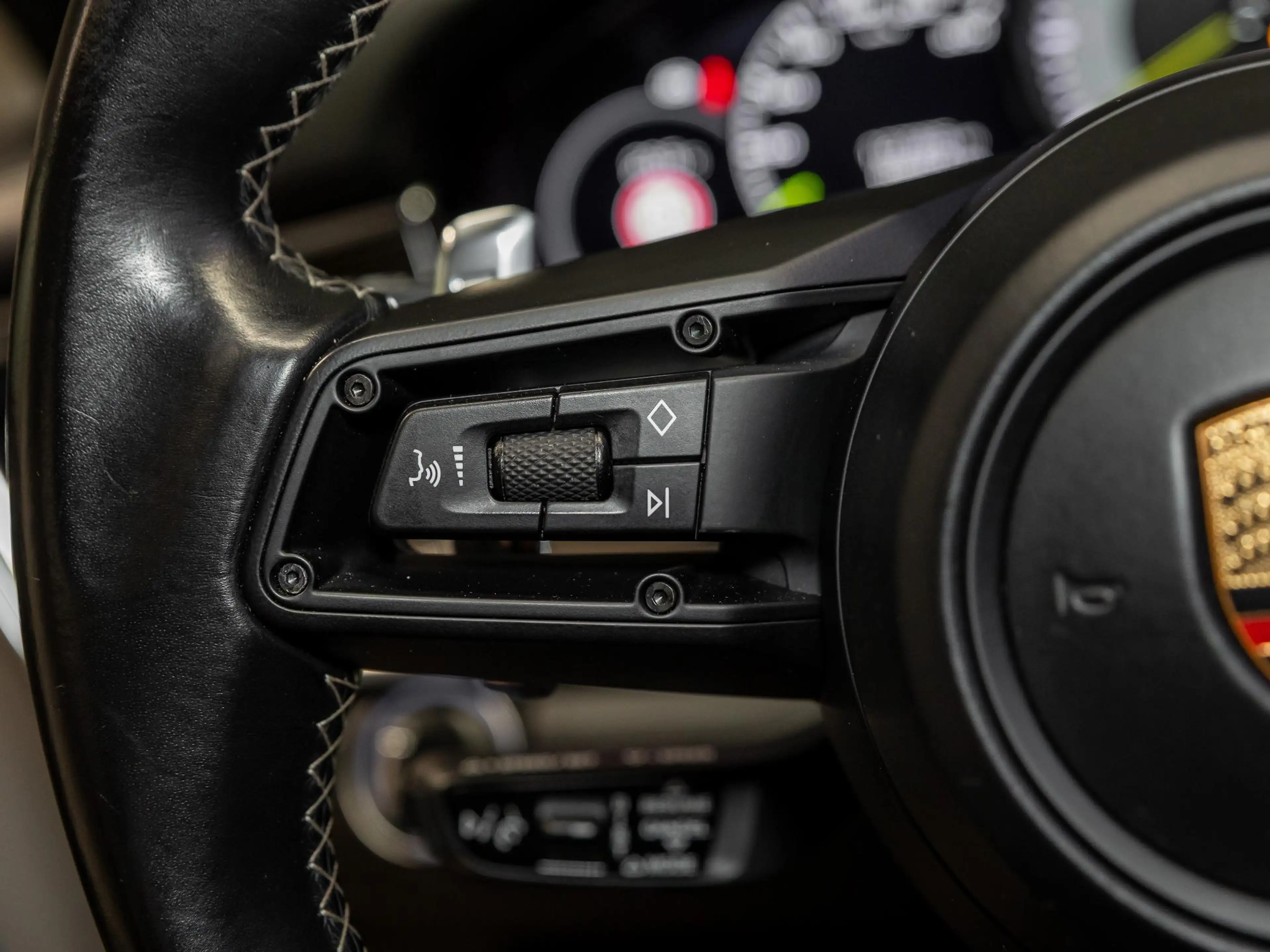 Porsche Panamera Sport Turismo 4 E-Hybrid — photo 13