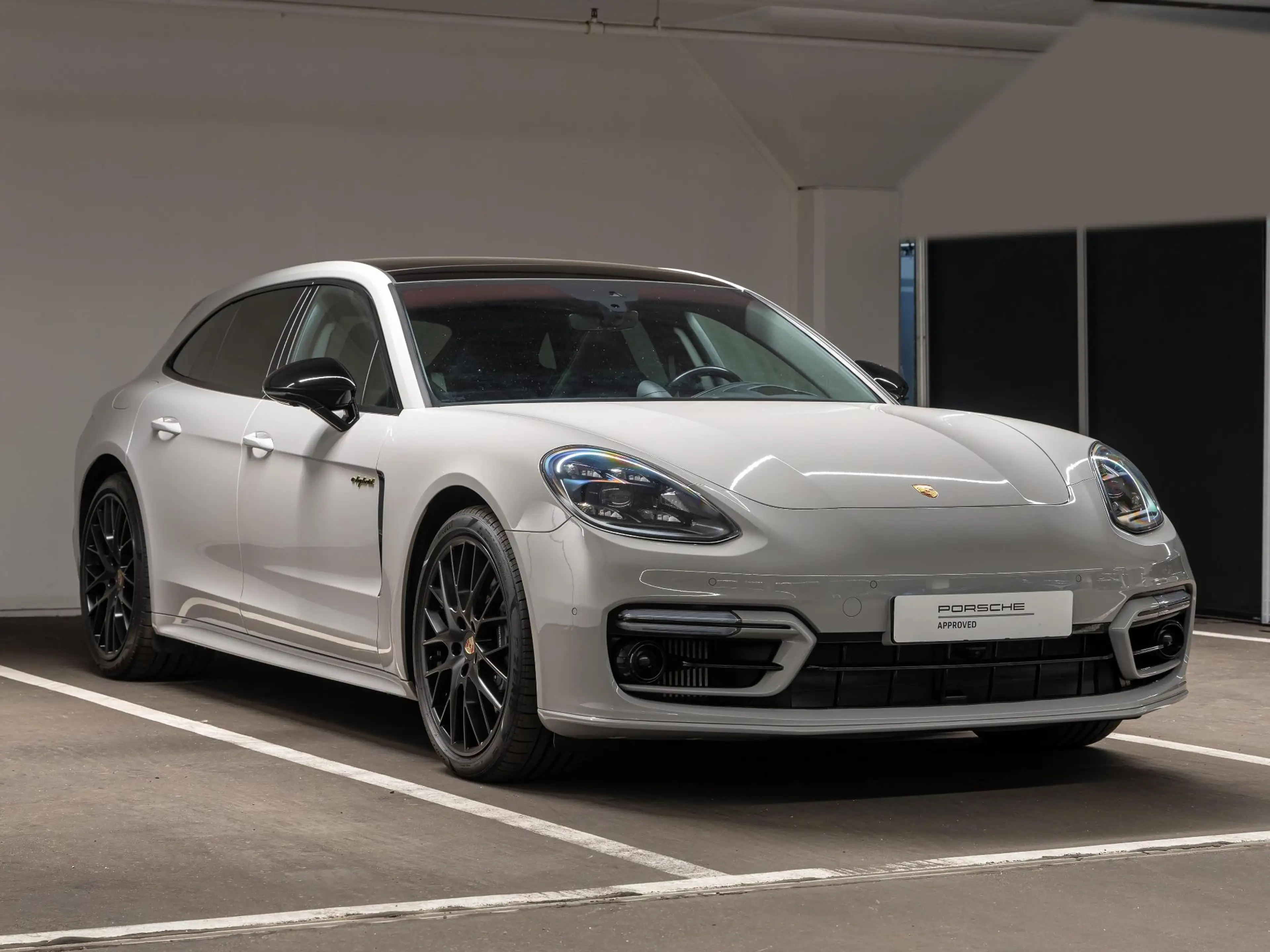 Porsche Panamera Sport Turismo 4 E-Hybrid — photo 5