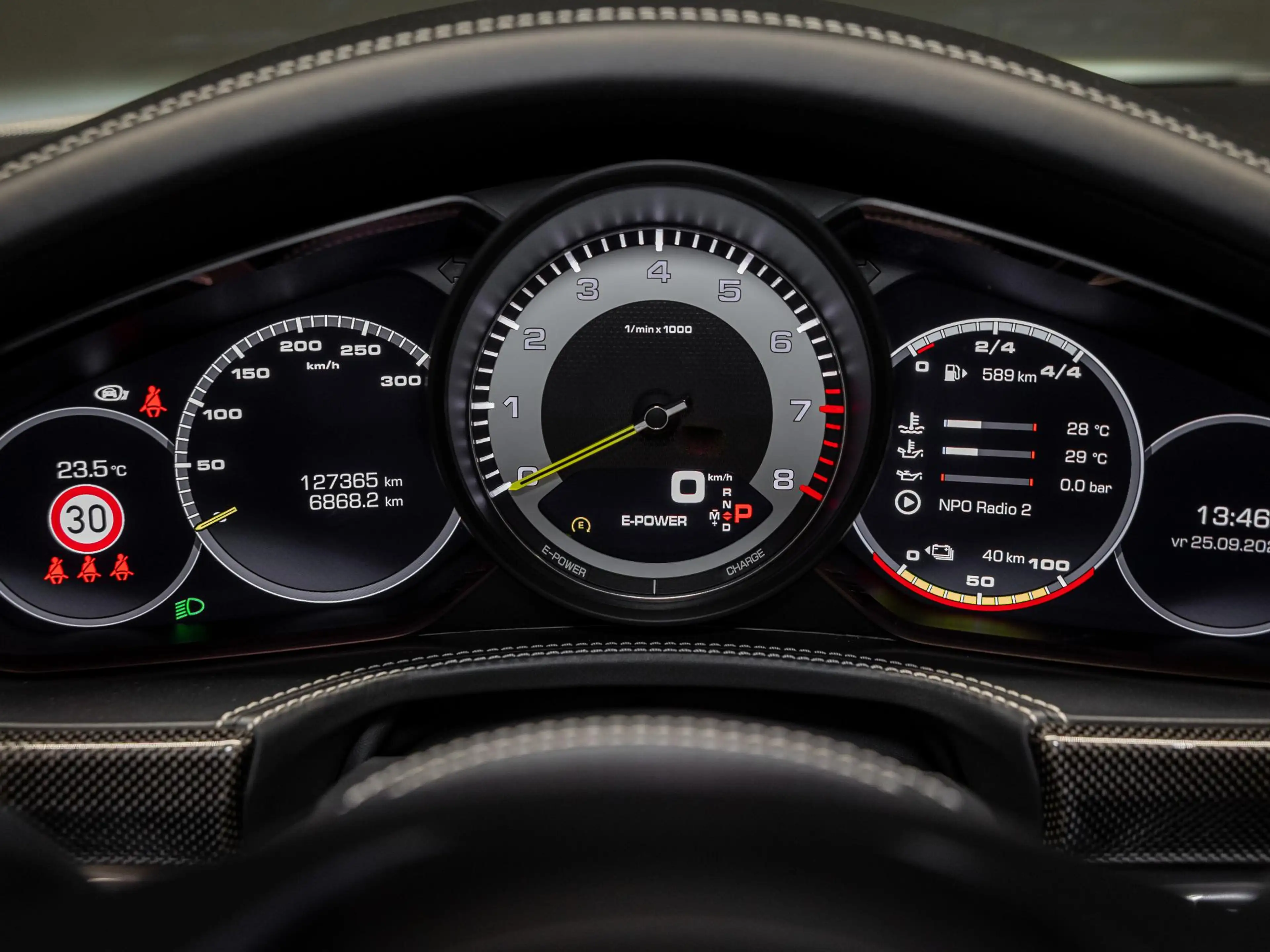Porsche Panamera Sport Turismo 4 E-Hybrid — photo 11