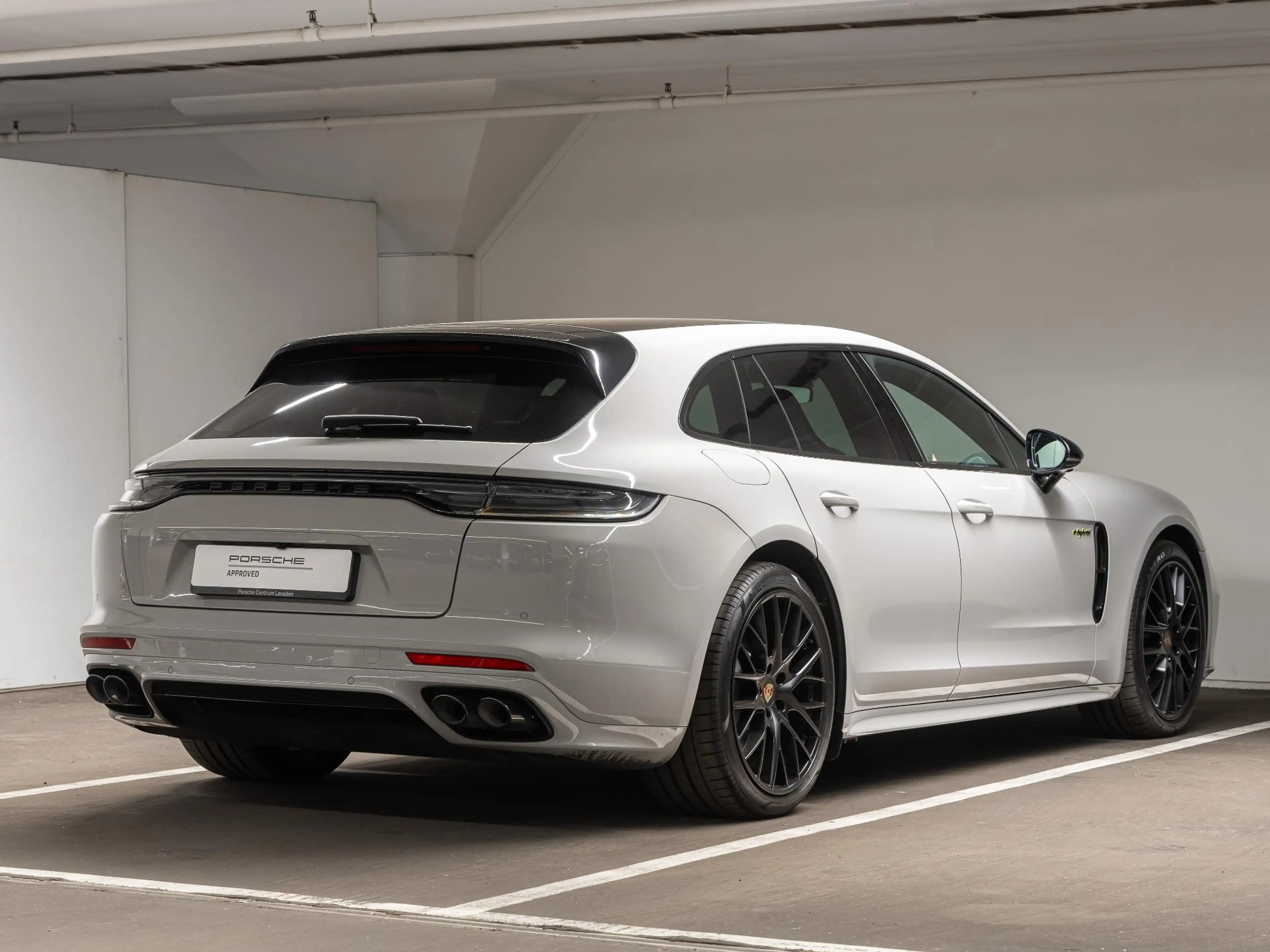 Porsche Panamera Sport Turismo 4 E-Hybrid — photo 7