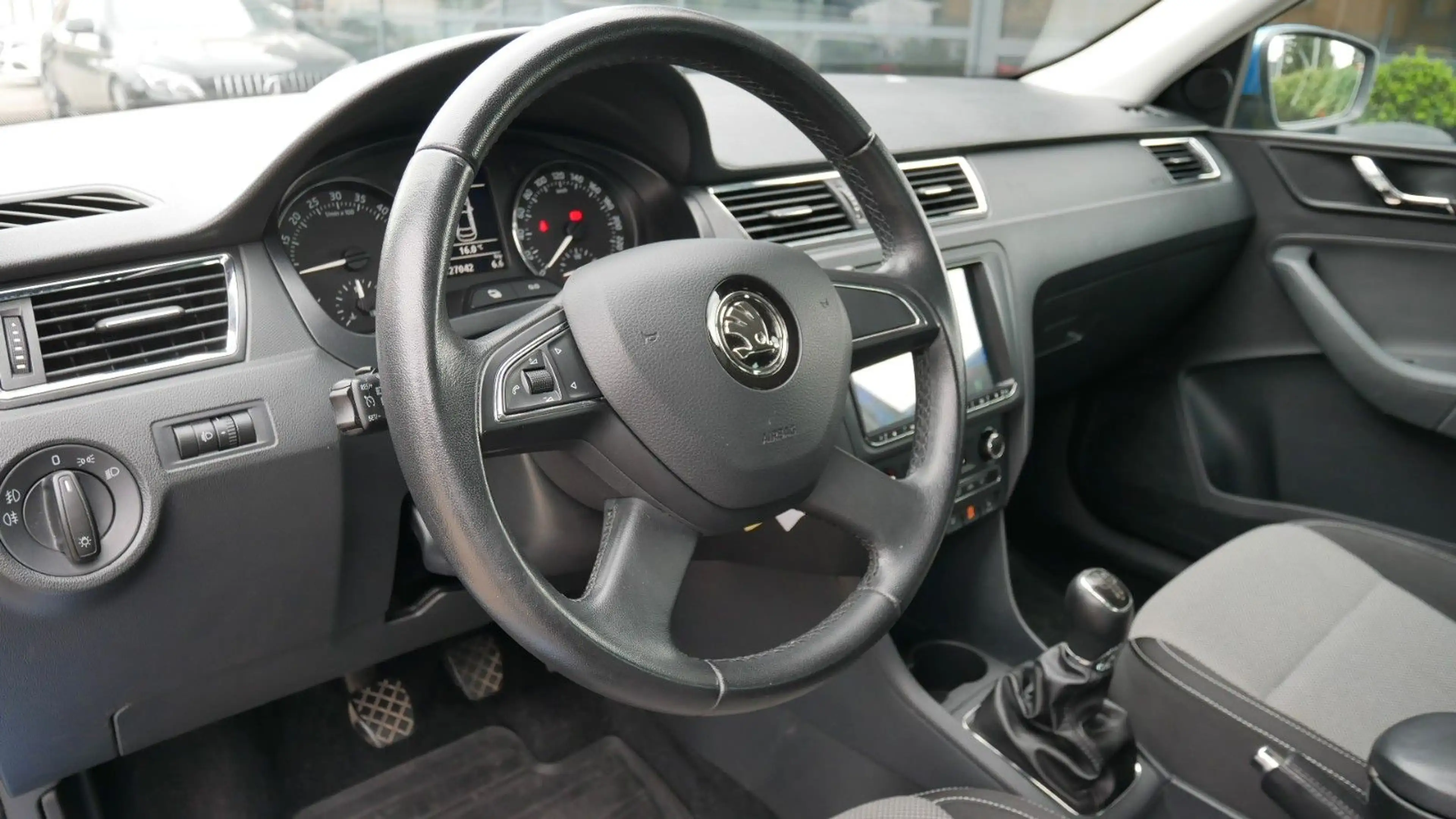 Skoda Rapid/Spaceback Limousine 1.6 TDI Elegance AHK PDC 16"Alu — photo 8