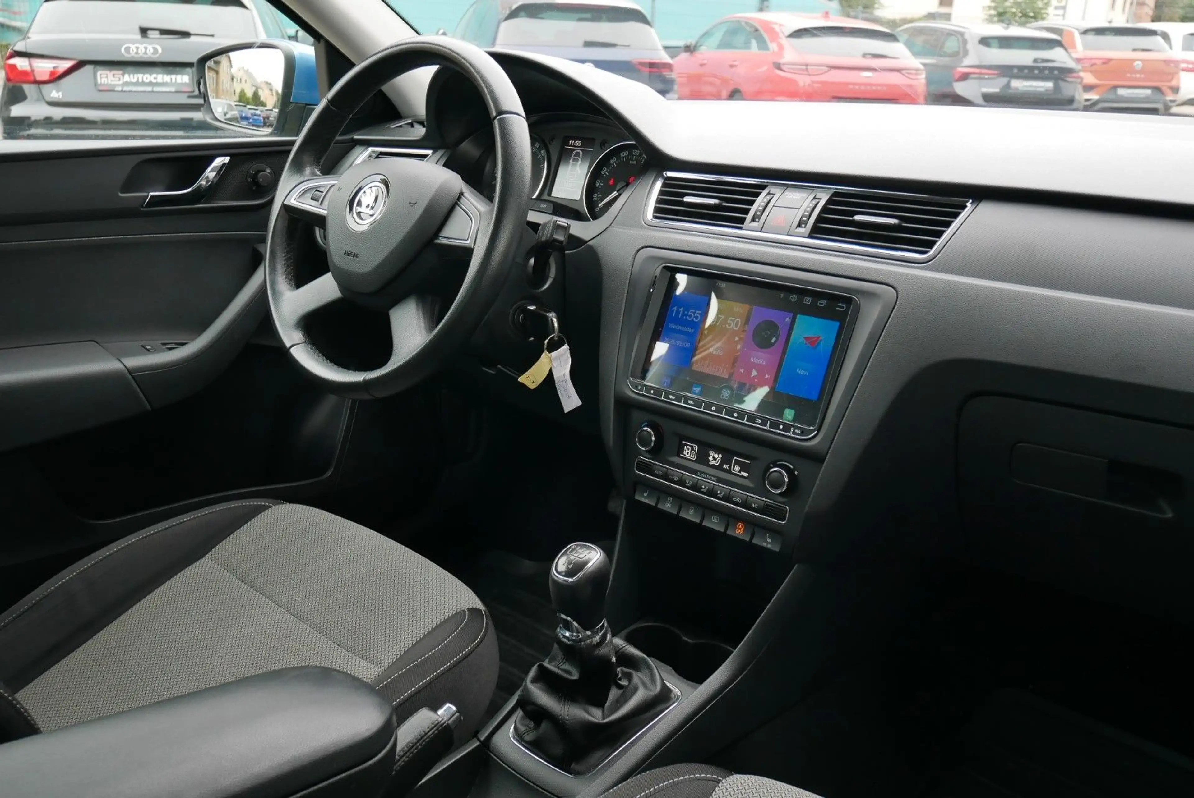 Skoda Rapid/Spaceback Limousine 1.6 TDI Elegance AHK PDC 16"Alu — photo 12