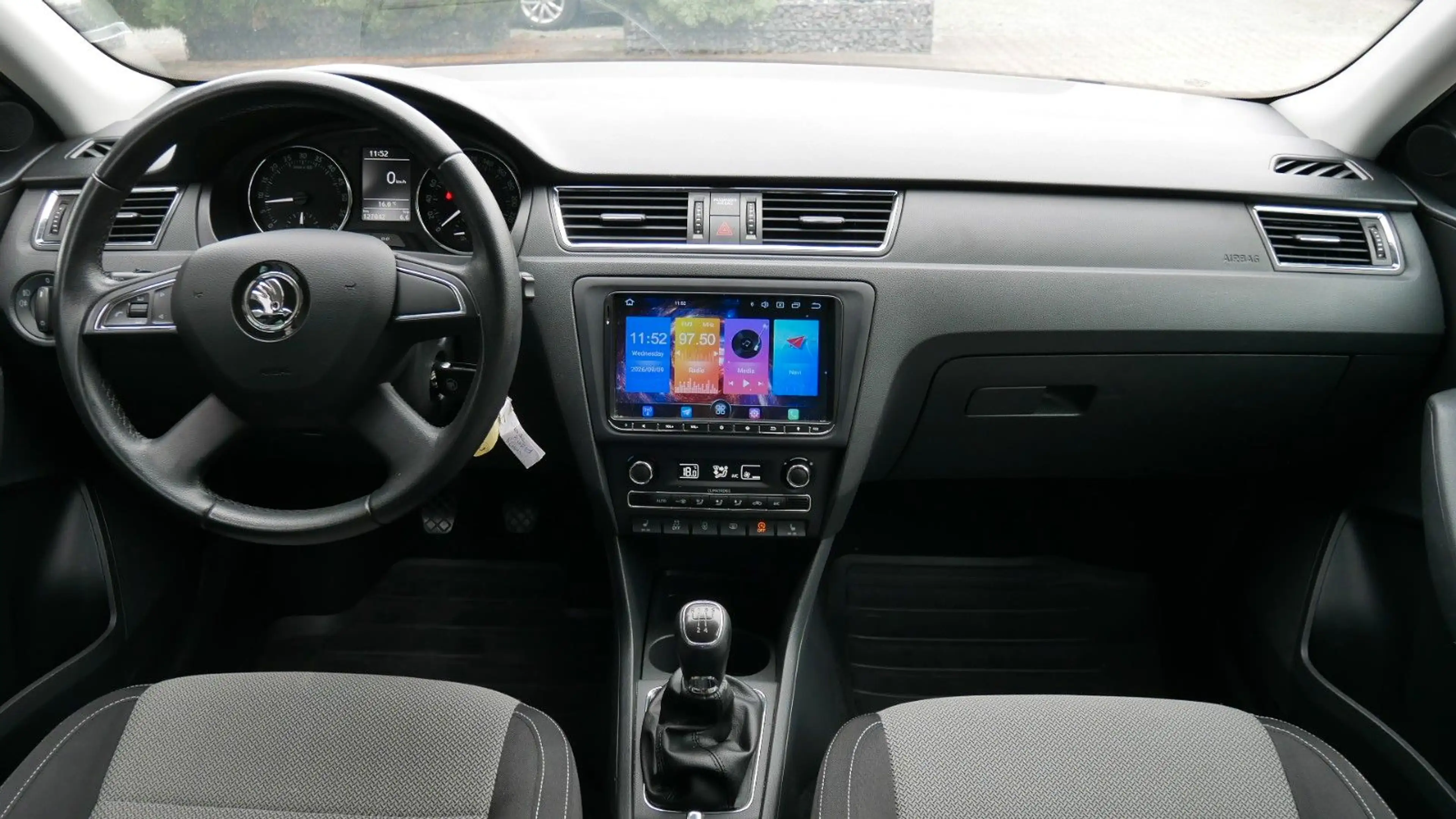 Skoda Rapid/Spaceback Limousine 1.6 TDI Elegance AHK PDC 16"Alu — photo 10
