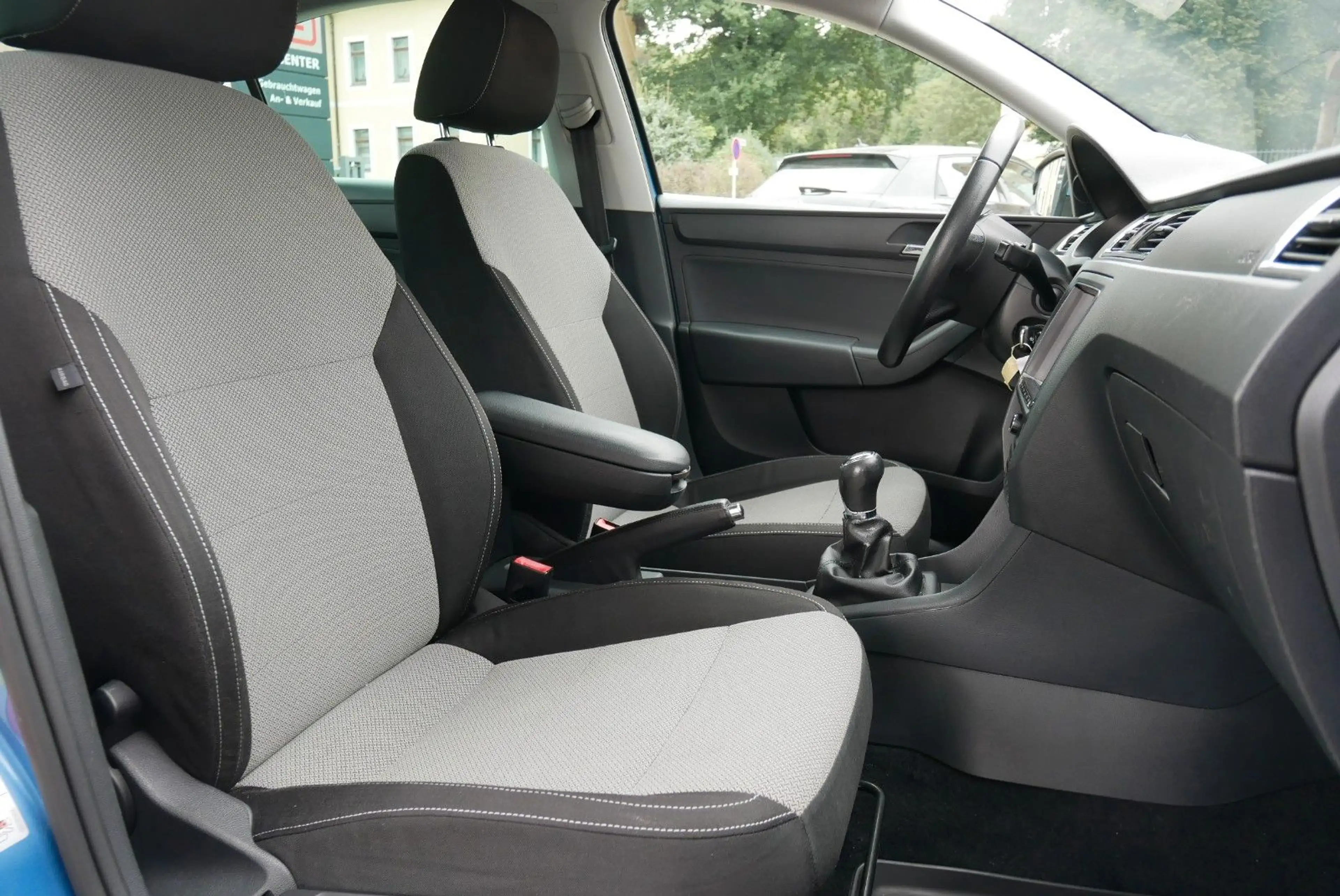 Skoda Rapid/Spaceback Limousine 1.6 TDI Elegance AHK PDC 16"Alu — photo 13