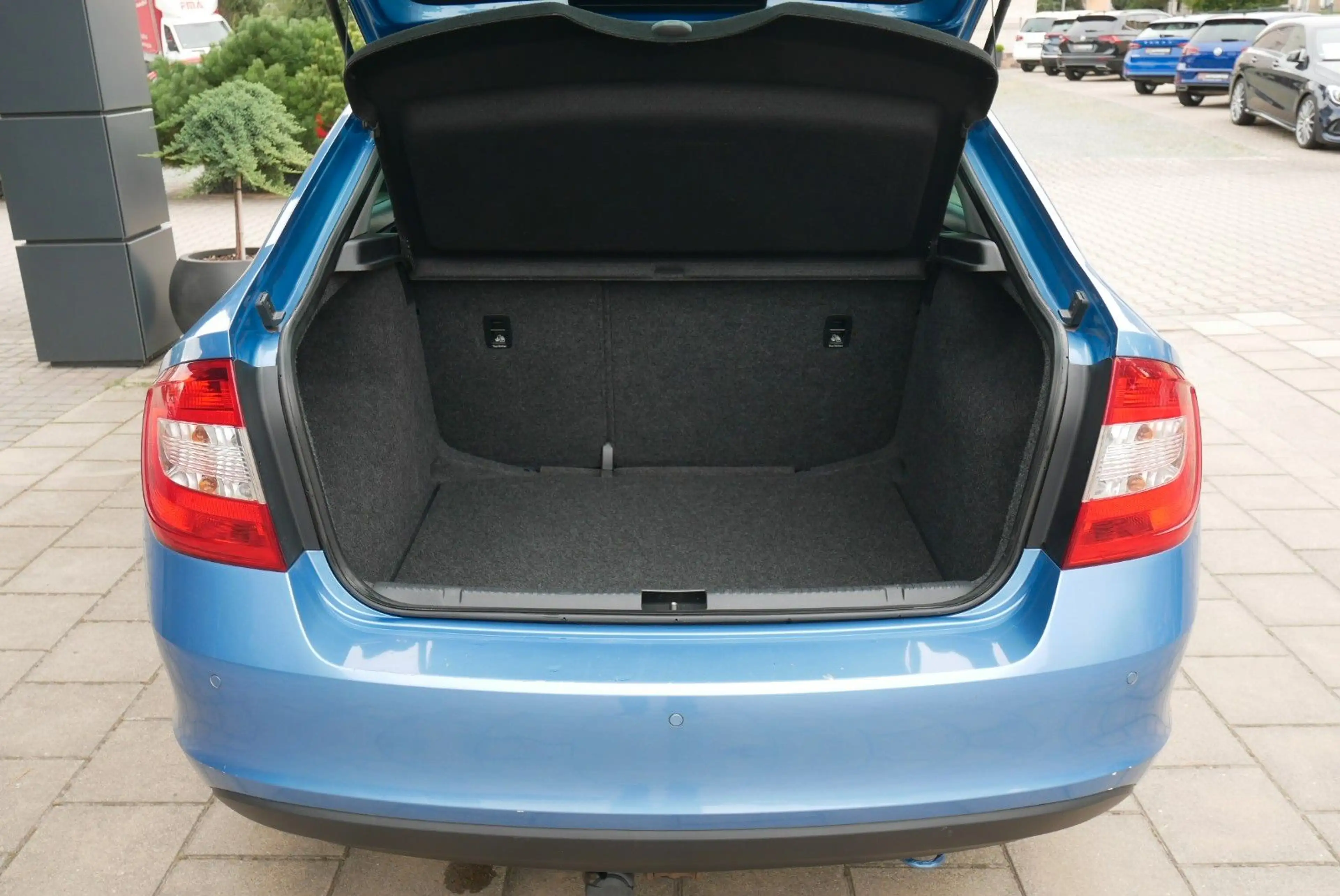 Skoda Rapid/Spaceback Limousine 1.6 TDI Elegance AHK PDC 16"Alu — photo 15