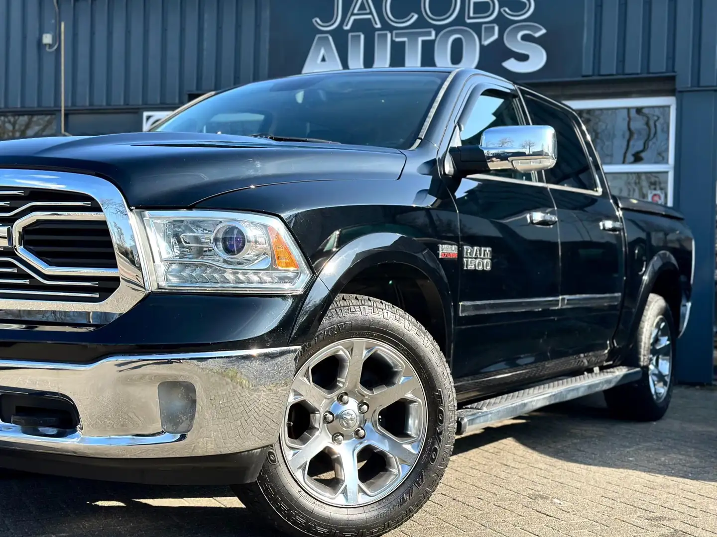 Dodge RAM 1500 5.7 V8 CrewCab Laramie Zwart - 2