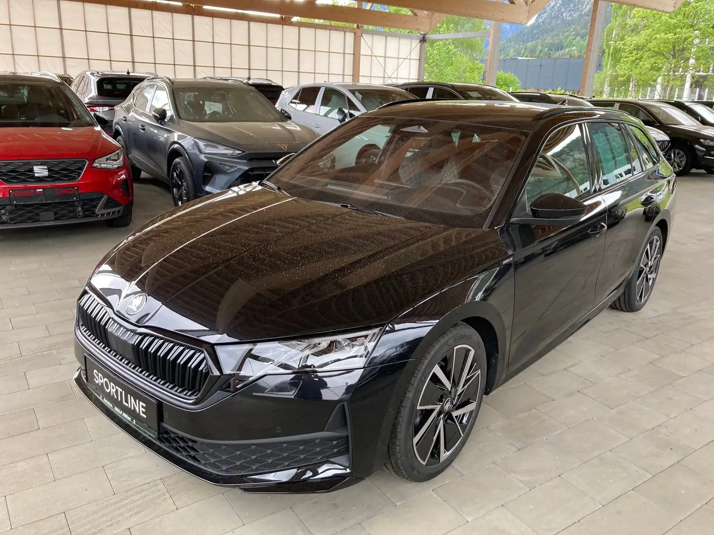 Skoda Octavia Sportline TSI mHEV DSG Schwarz - 1