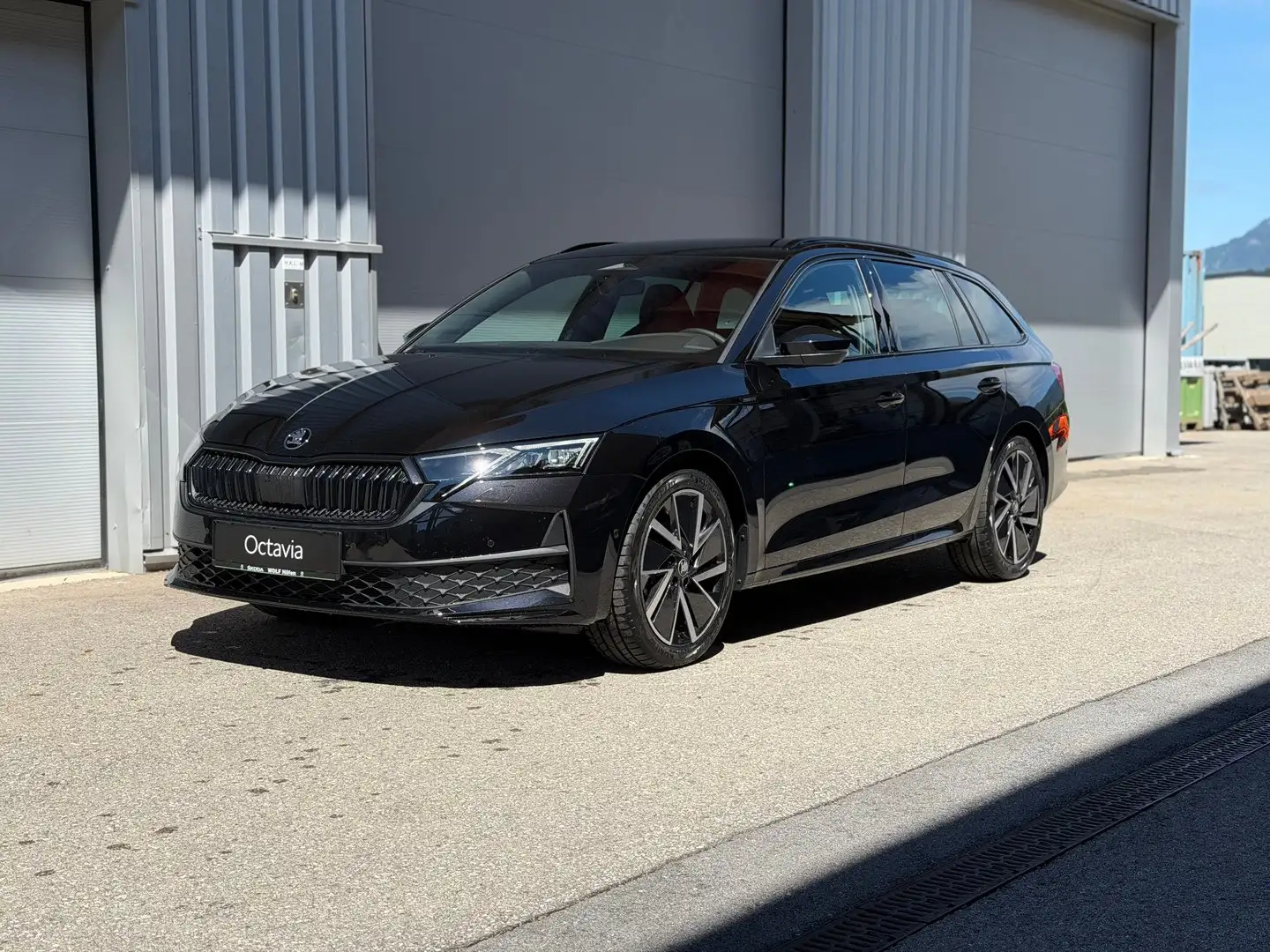 Skoda Octavia Sportline TSI mHEV DSG Schwarz - 1