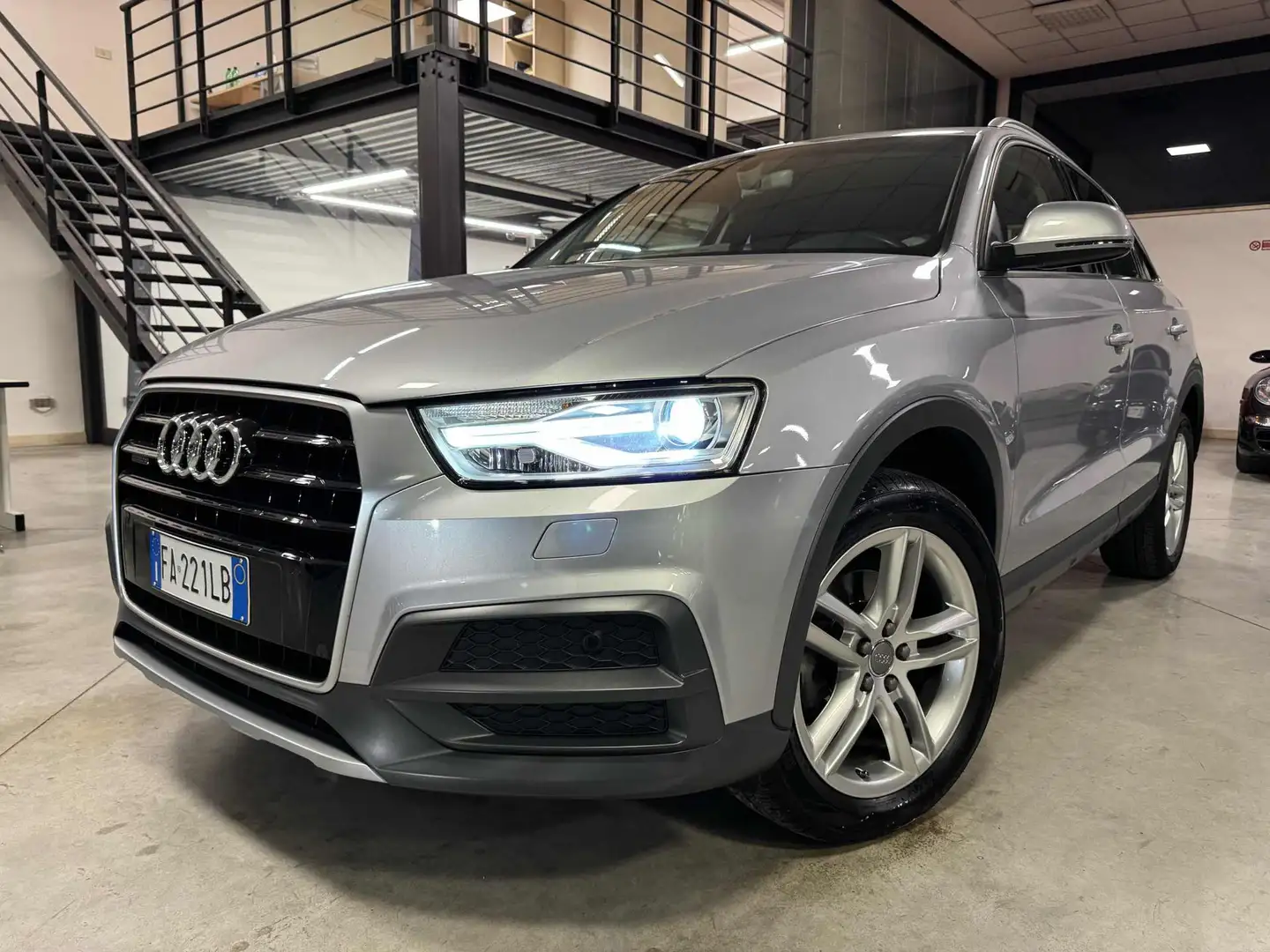 Audi Q3 2.0 TDI 150 CV quattro S tronic Business Plateado - 1