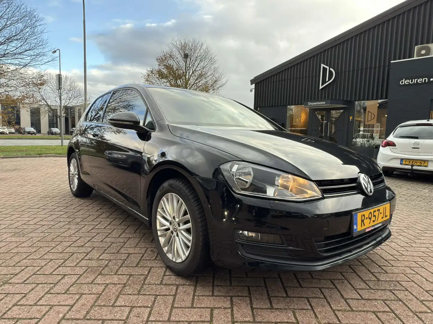 Volkswagen Golf 1.2 TSI Highline automaat / stoelver Noir - 2