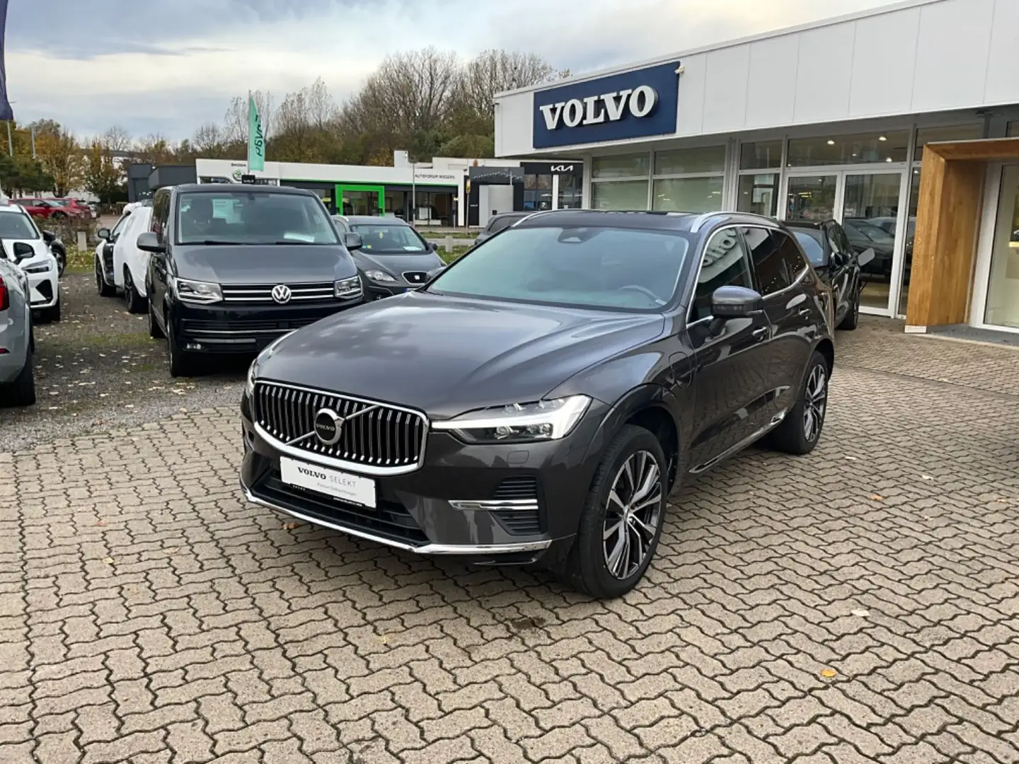 Volvo XC60 T6 Inscription Recharge Plug-In Hybrid AWD Grau - 1