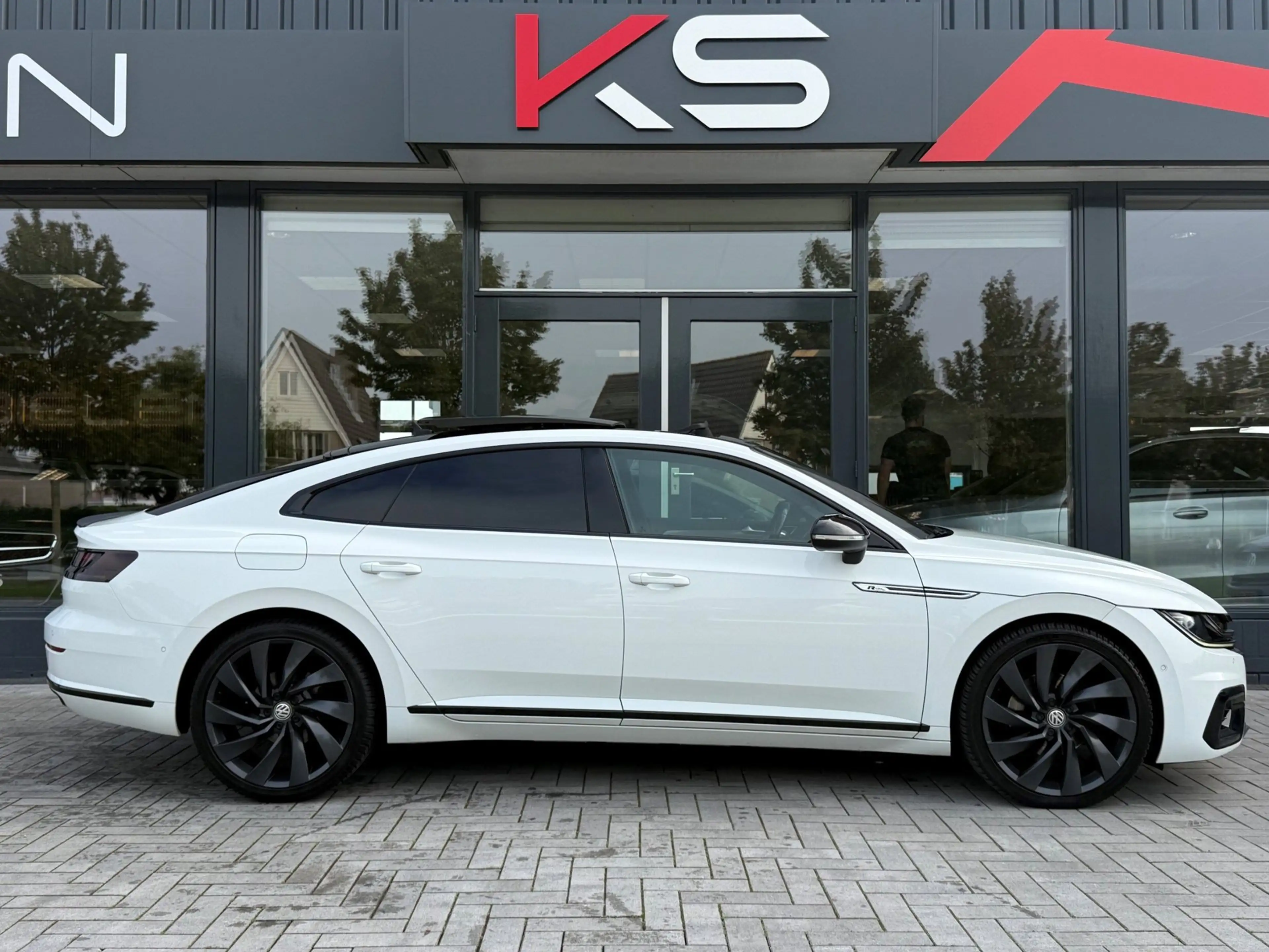 Volkswagen Arteon 2.0 TSI R Line Virtual Pano Keyless Camera — photo 9