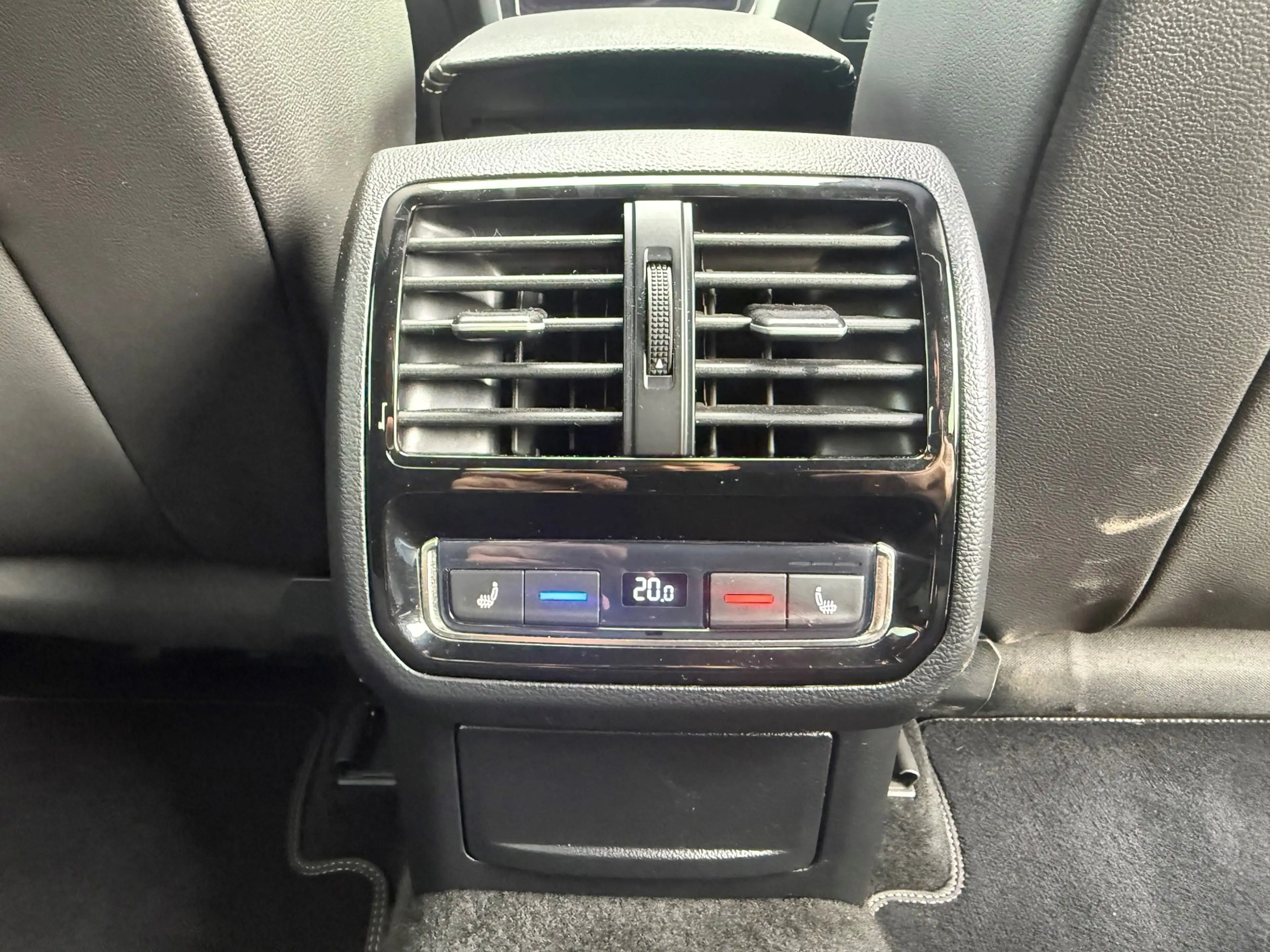 Volkswagen Arteon 2.0 TSI R Line Virtual Pano Keyless Camera — photo 21