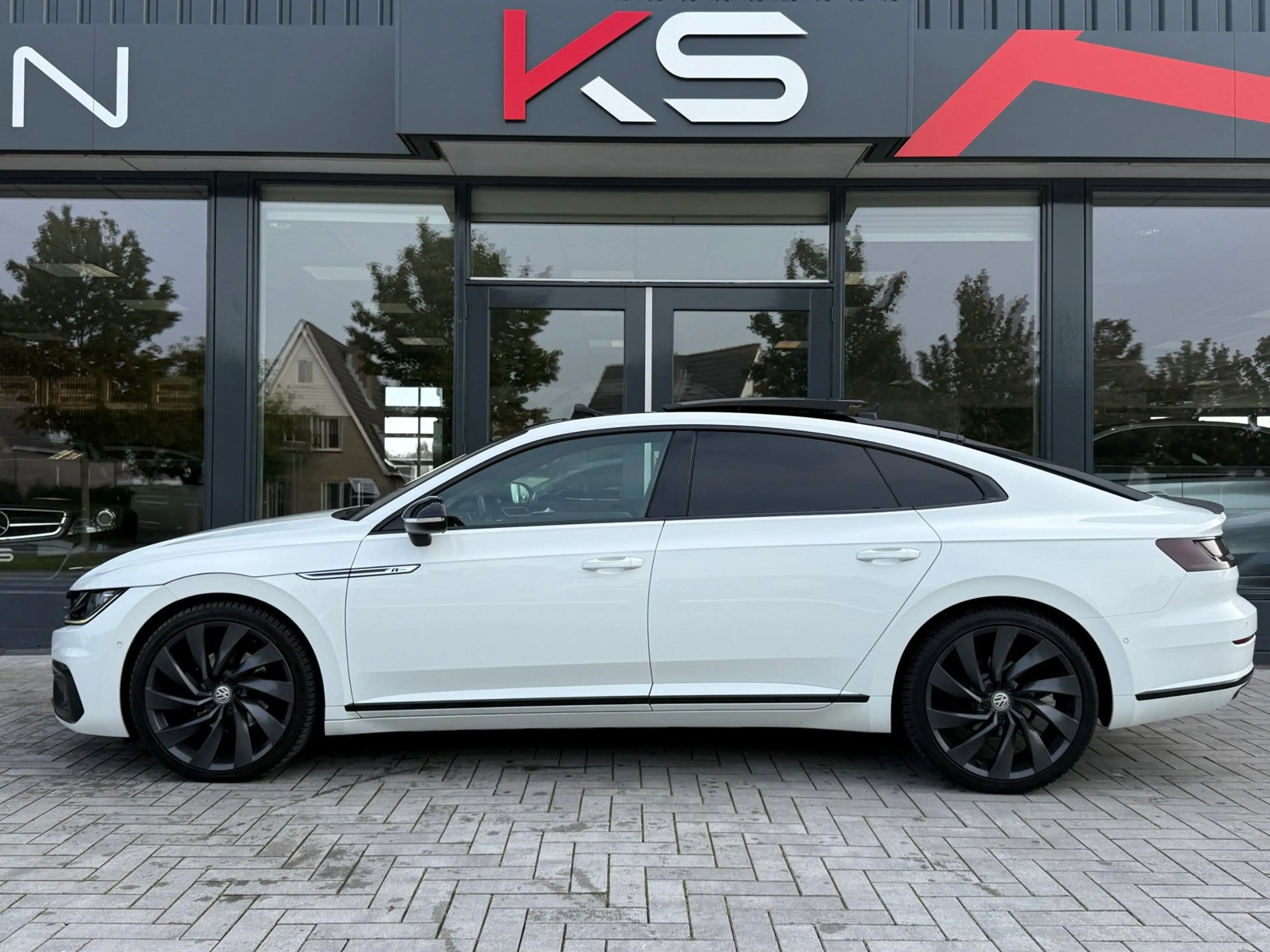 Volkswagen Arteon 2.0 TSI R Line Virtual Pano Keyless Camera — photo 11