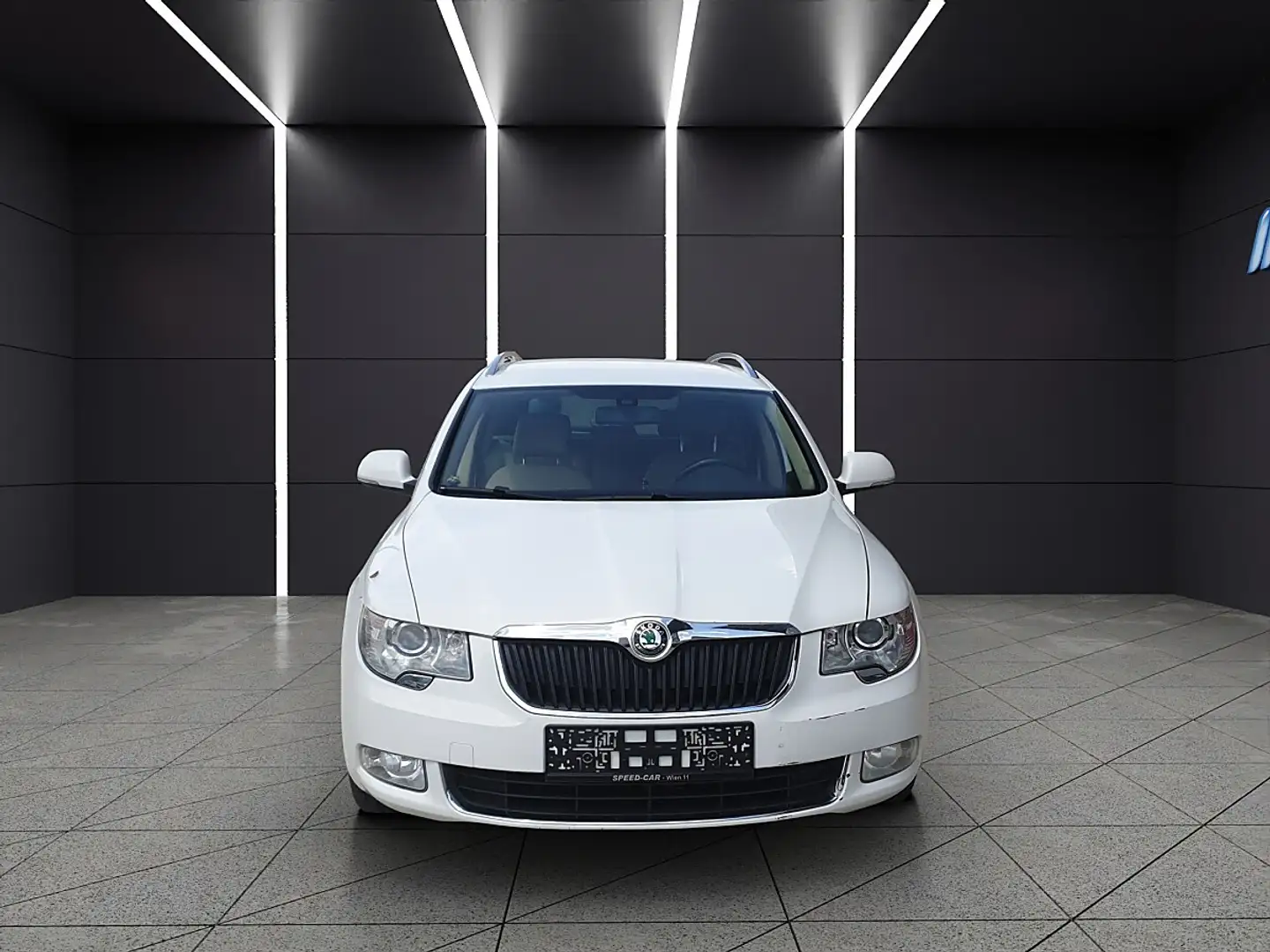 Skoda Superb Combi Elegance 2,0 TDI CR DPF DSG Weiß - 2