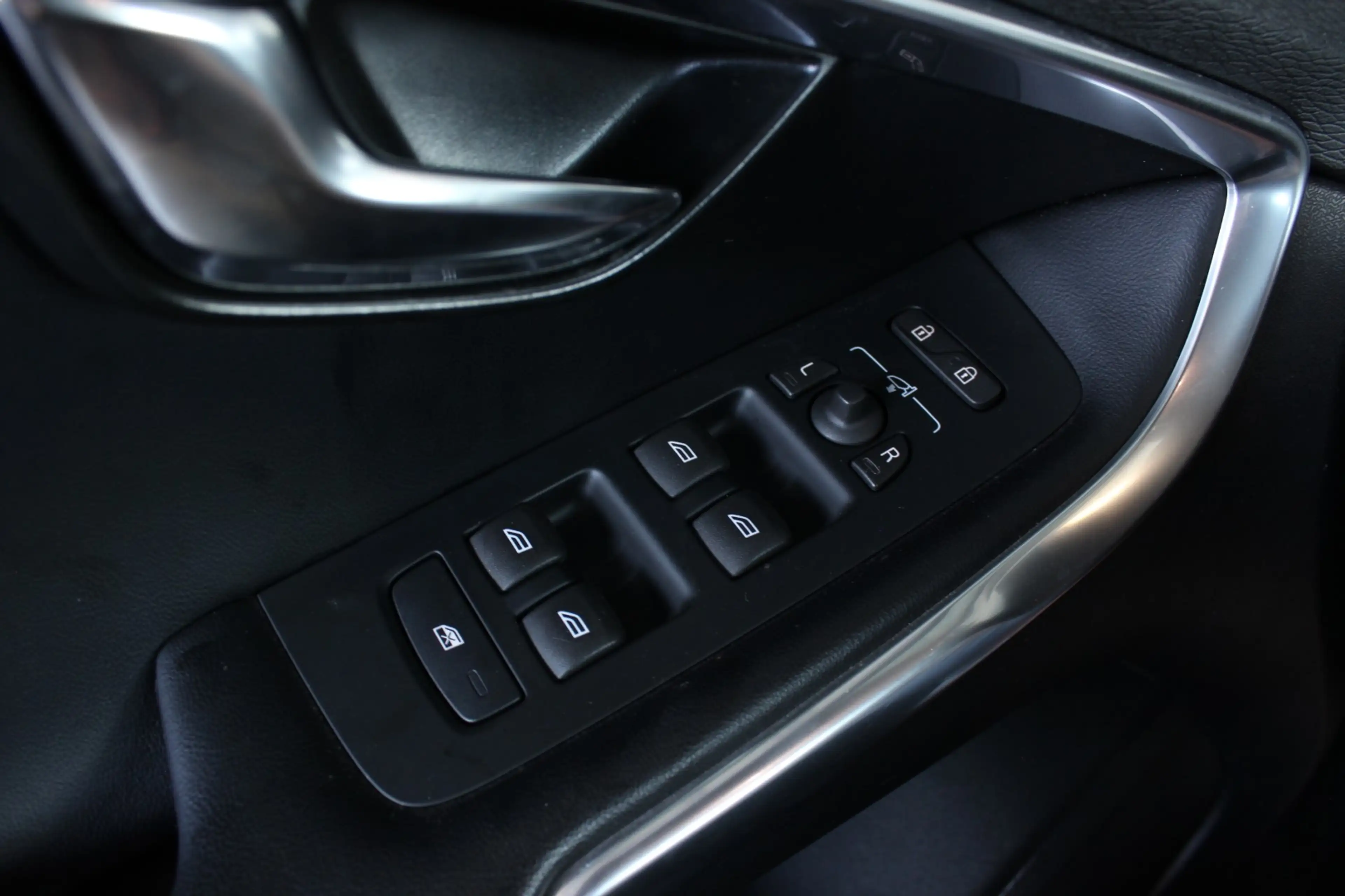 Volvo V40 2.0 T4 Business Sport Trekhaak | Bluetooth | LED | — photo 19